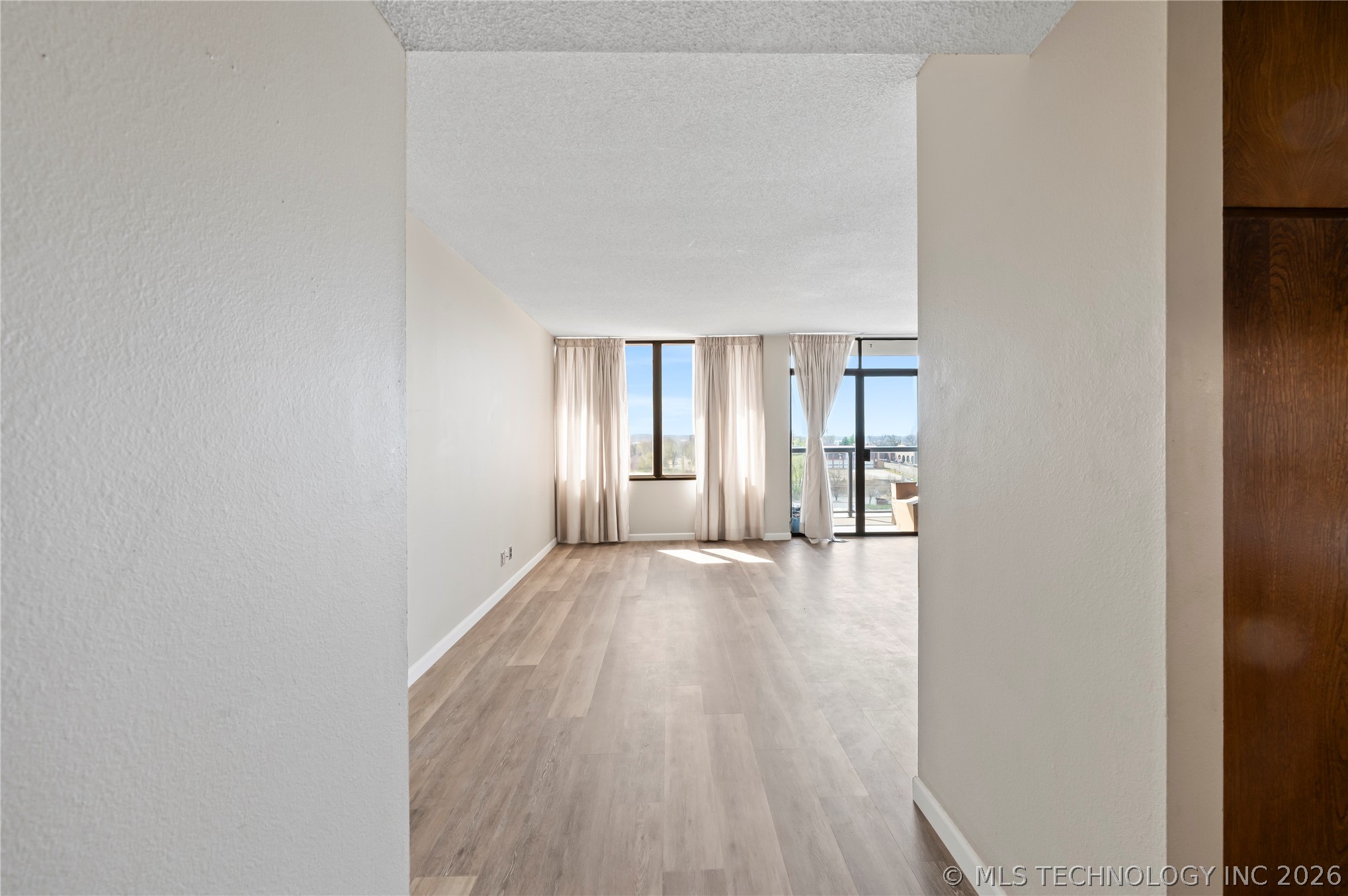 450 W 7th Street 807 Property Photo 2