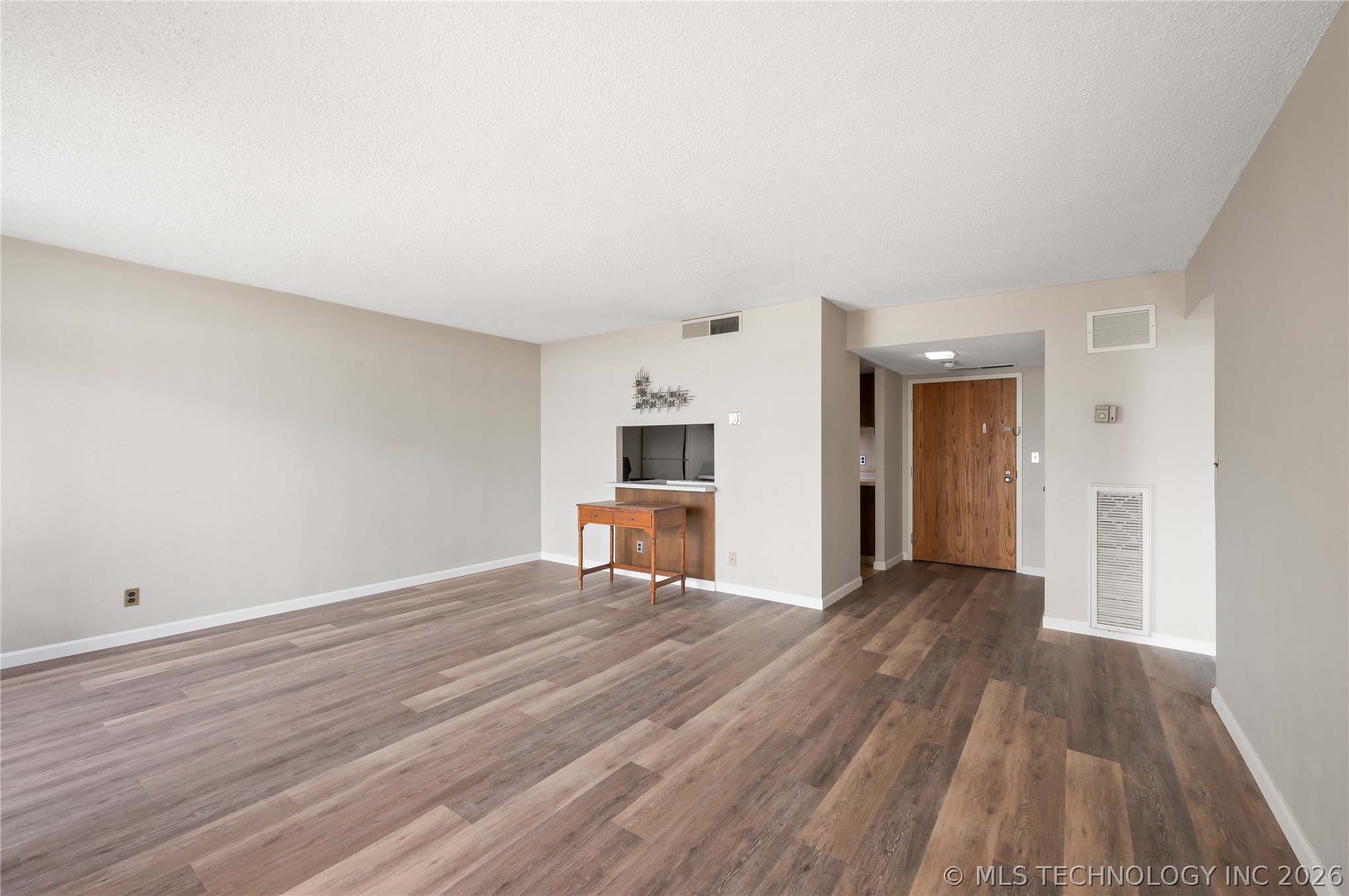 450 W 7th Street 807 Property Photo 3