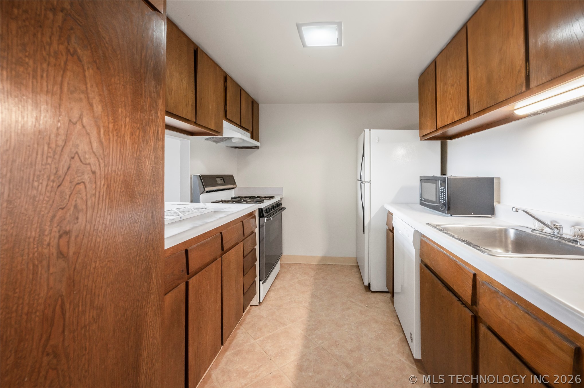 450 W 7th Street 807 Property Photo 6