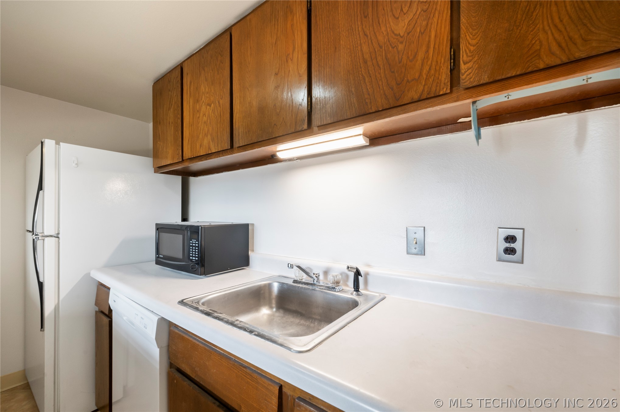 450 W 7th Street 807 Property Photo 7
