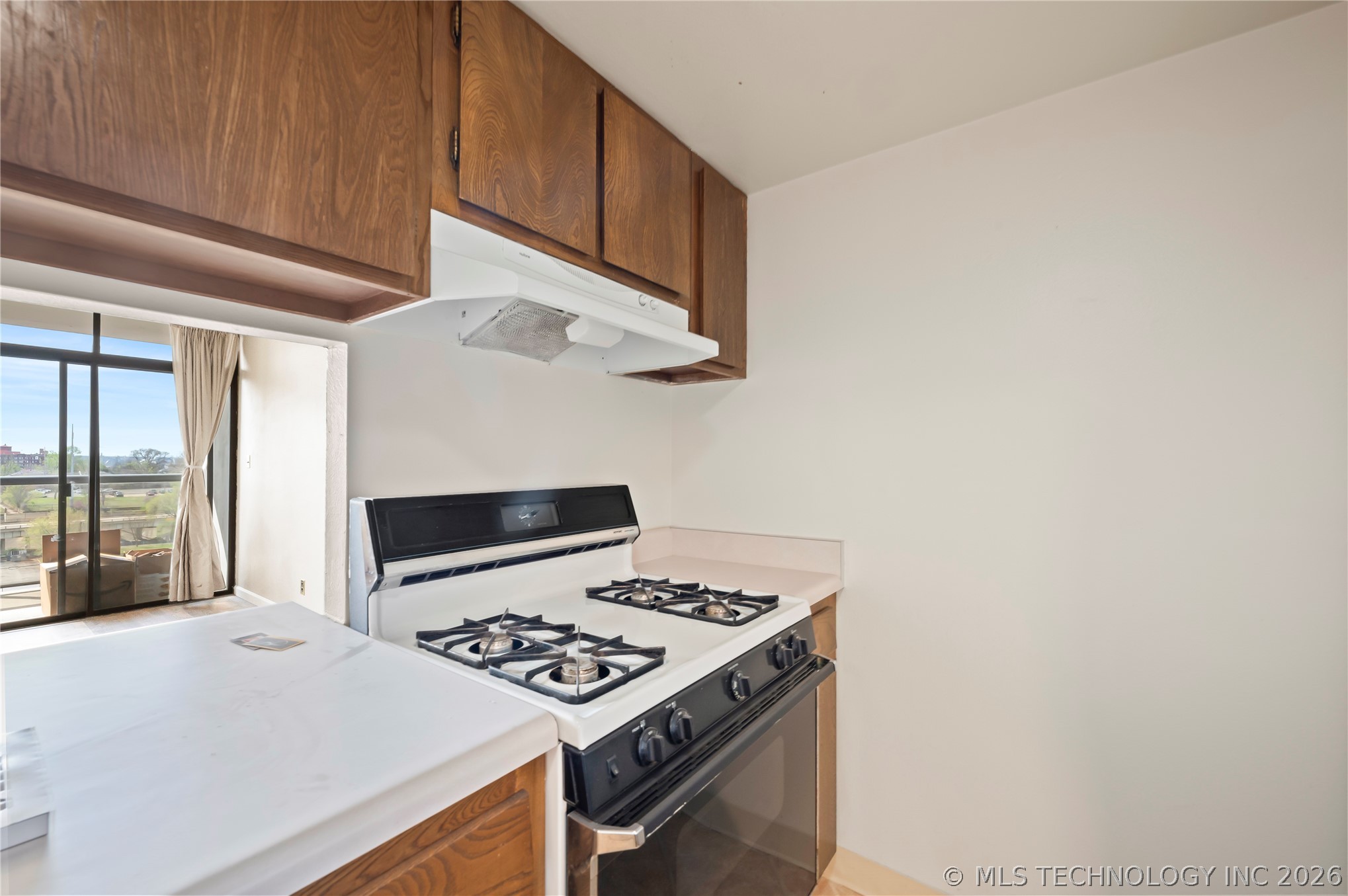 450 W 7th Street 807 Property Photo 8