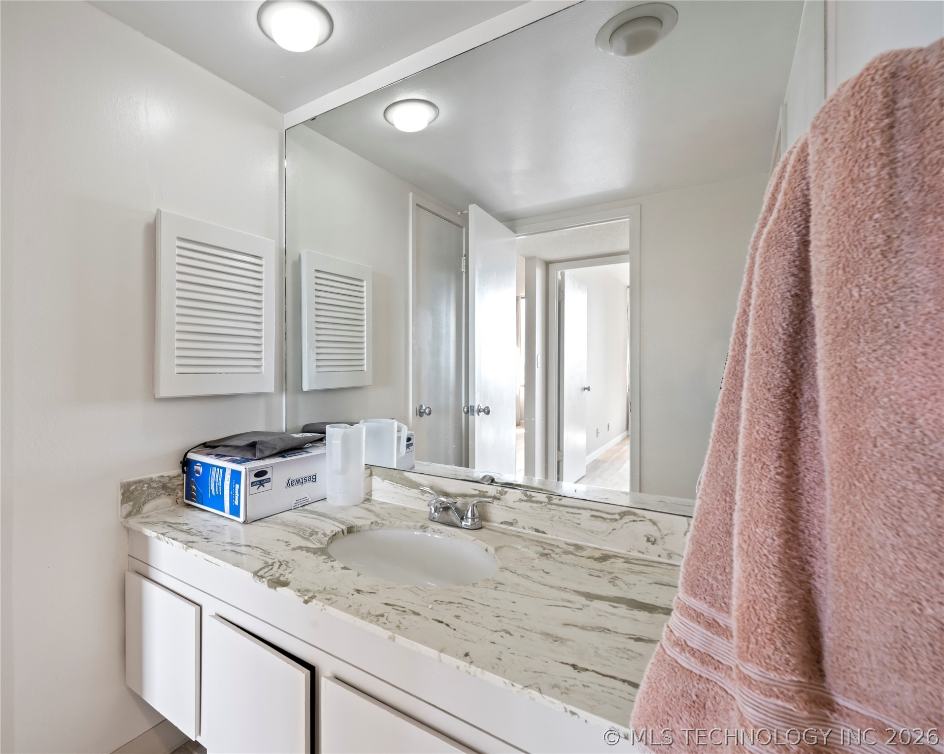 450 W 7th Street 807 Property Photo 9