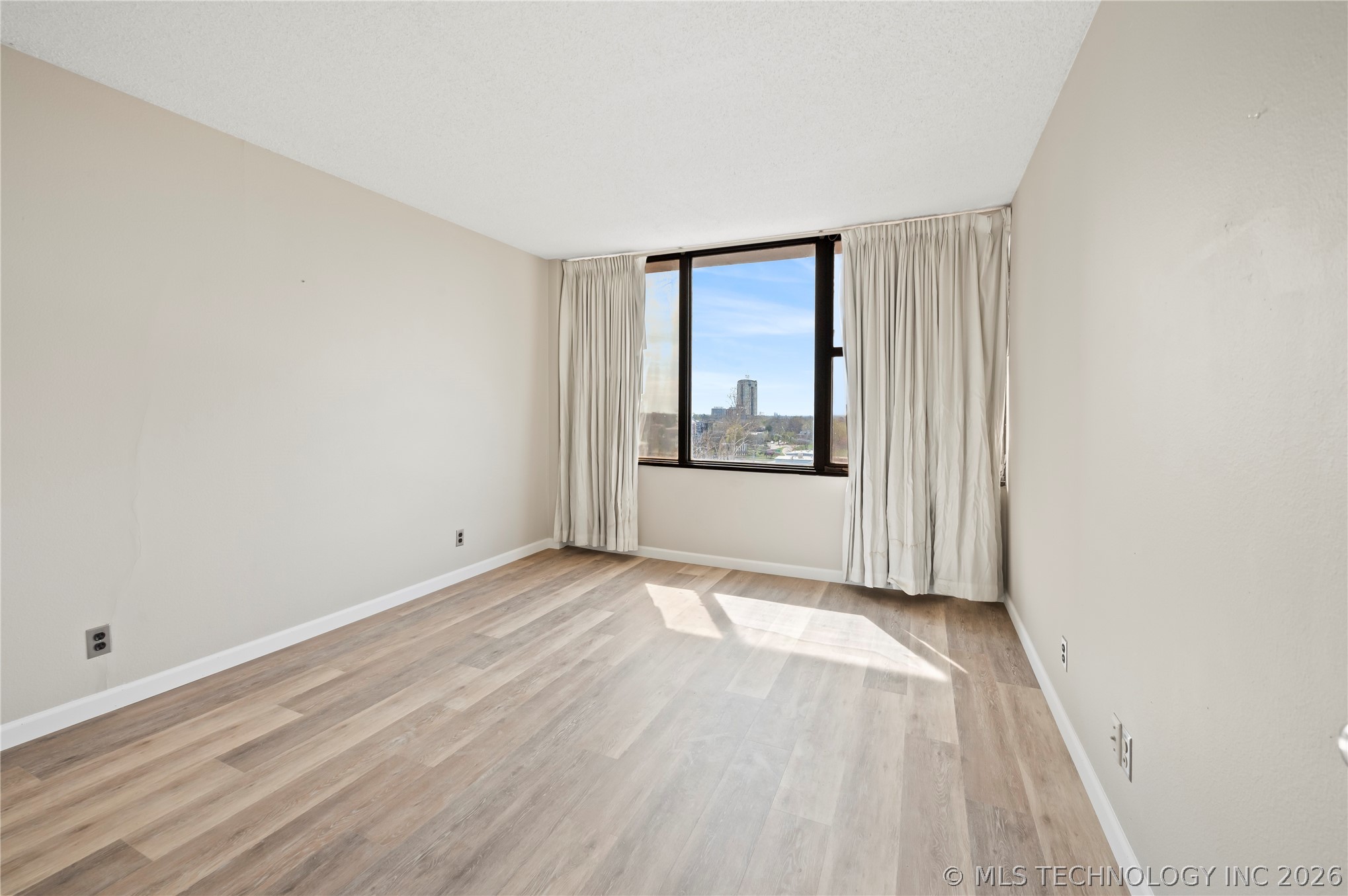 450 W 7th Street 807 Property Photo 11