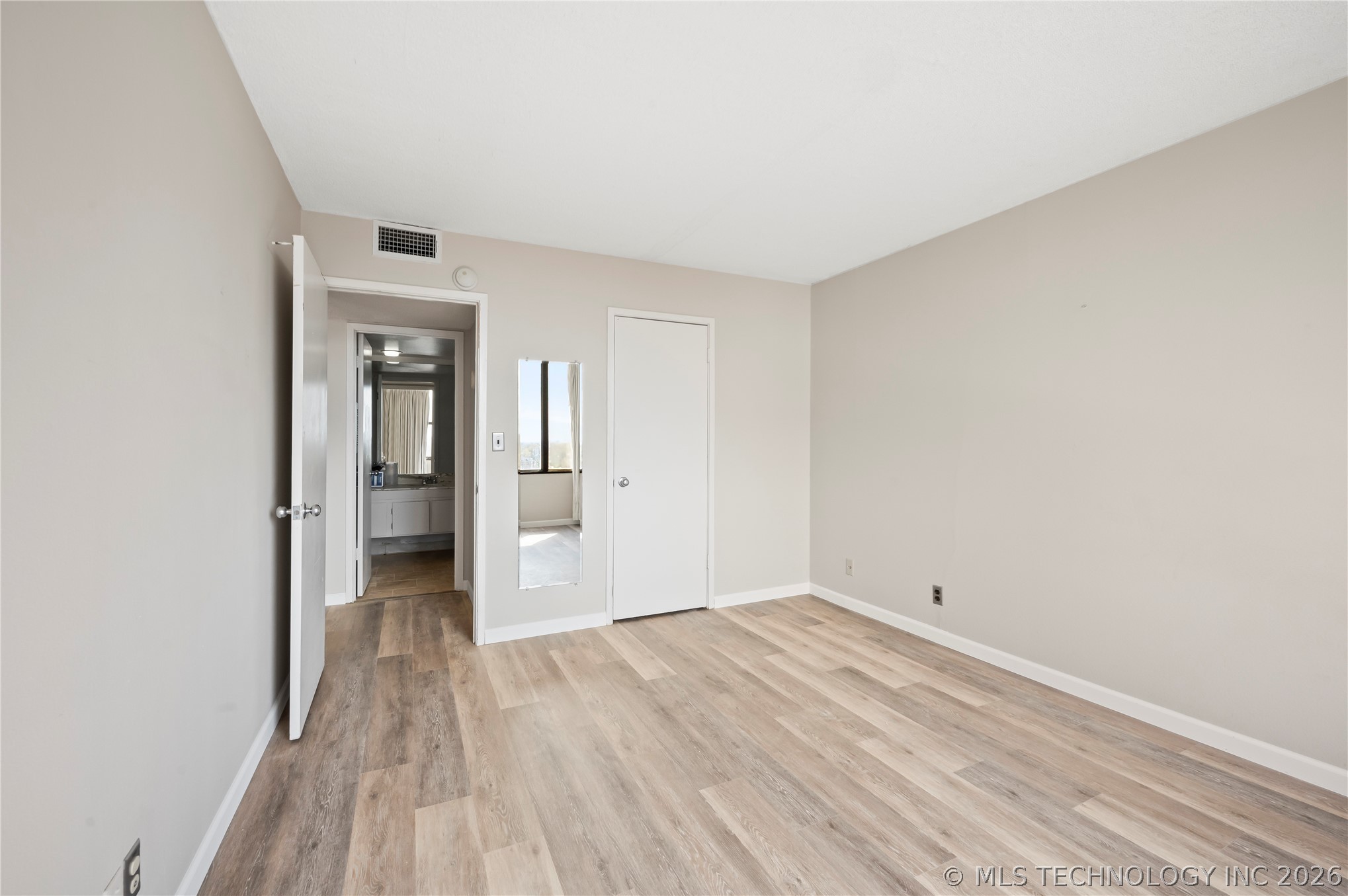 450 W 7th Street 807 Property Photo 13