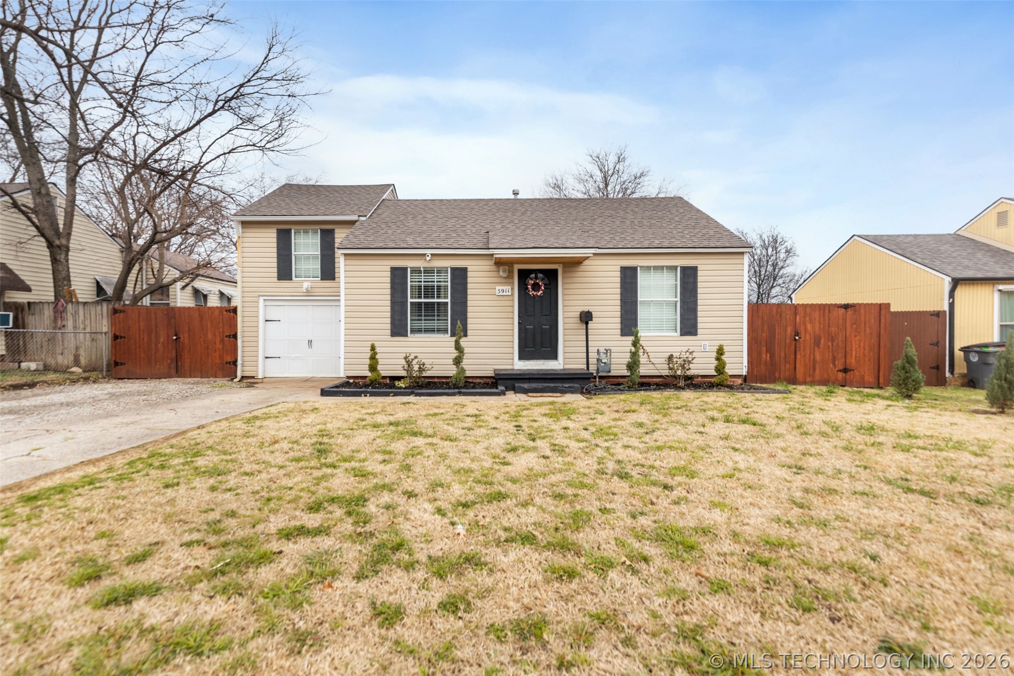 5911 E Reading Street Property Photo 1