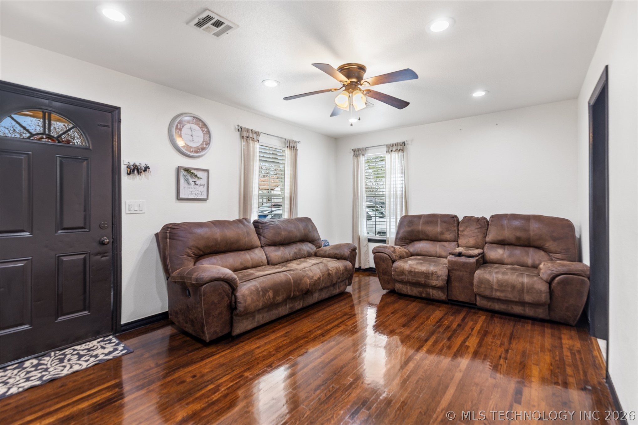 5911 E Reading Street Property Photo 2