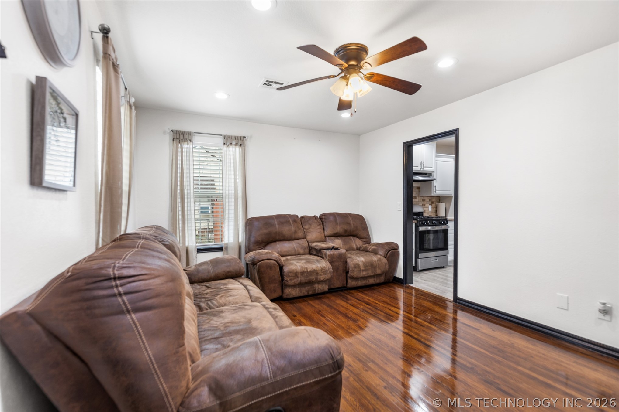 5911 E Reading Street Property Photo 3