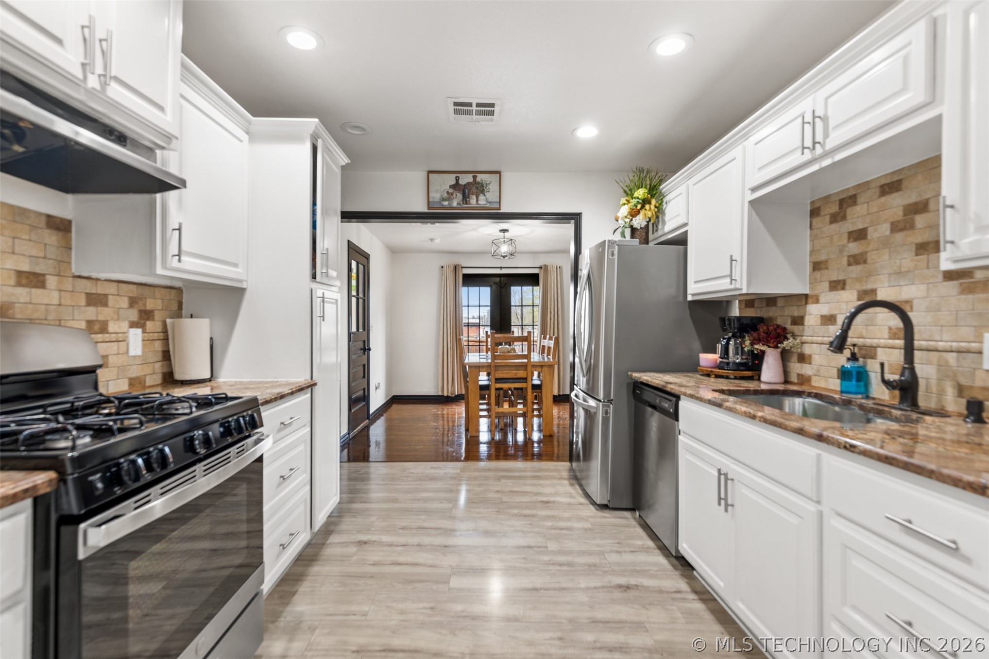 5911 E Reading Street Property Photo 4