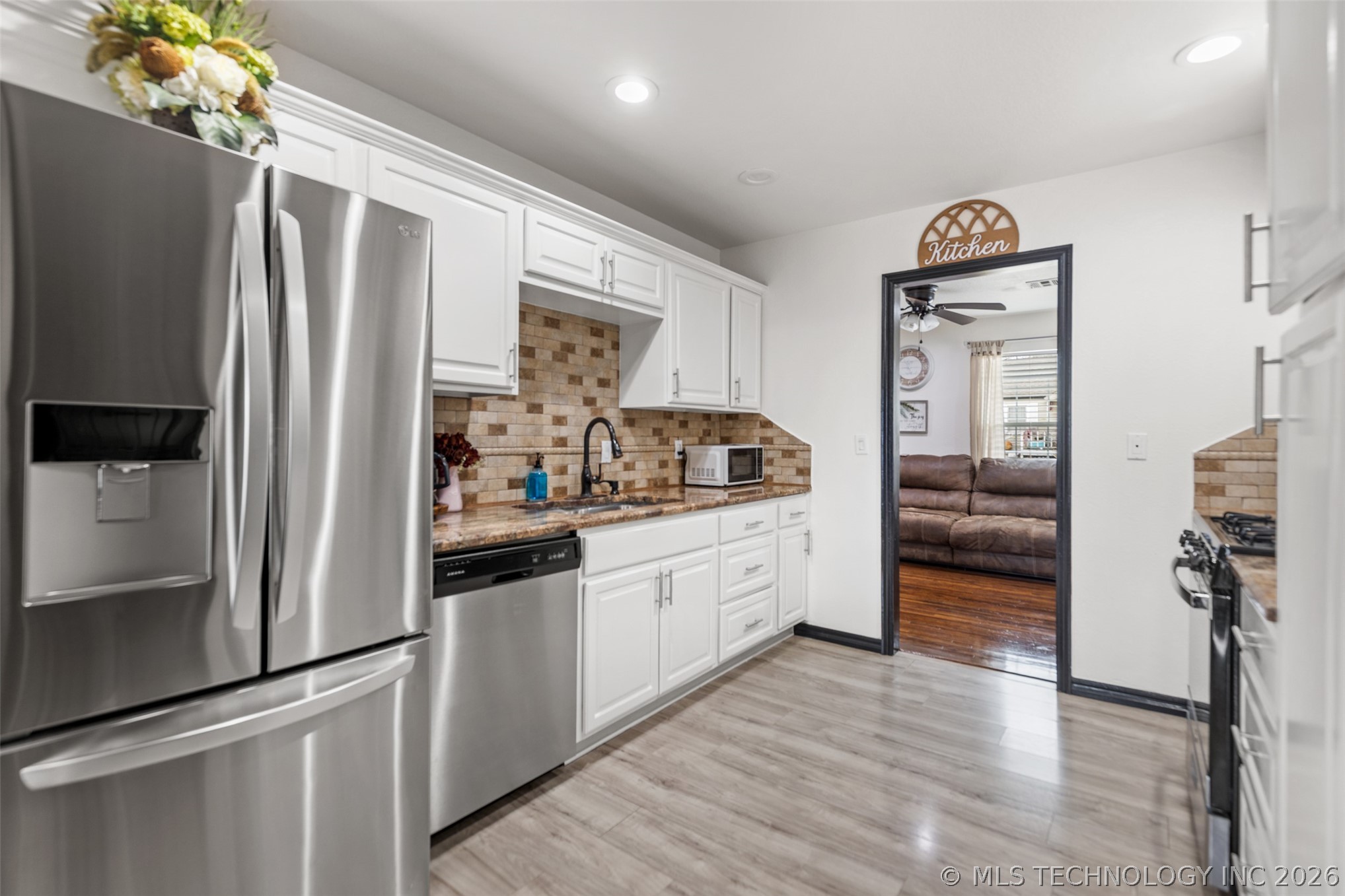 5911 E Reading Street Property Photo 5