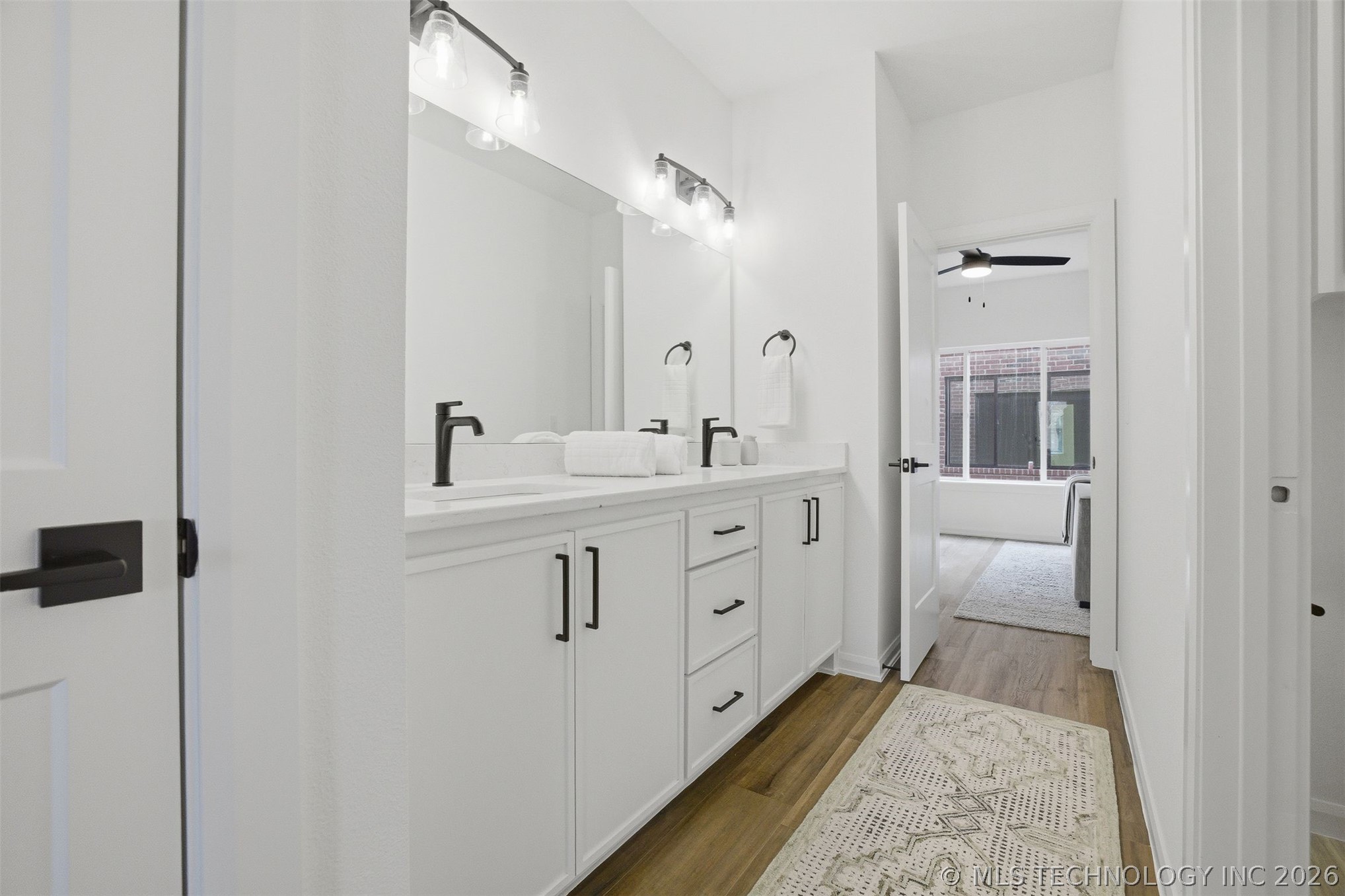 504 E B Street 2102 Property Photo 34