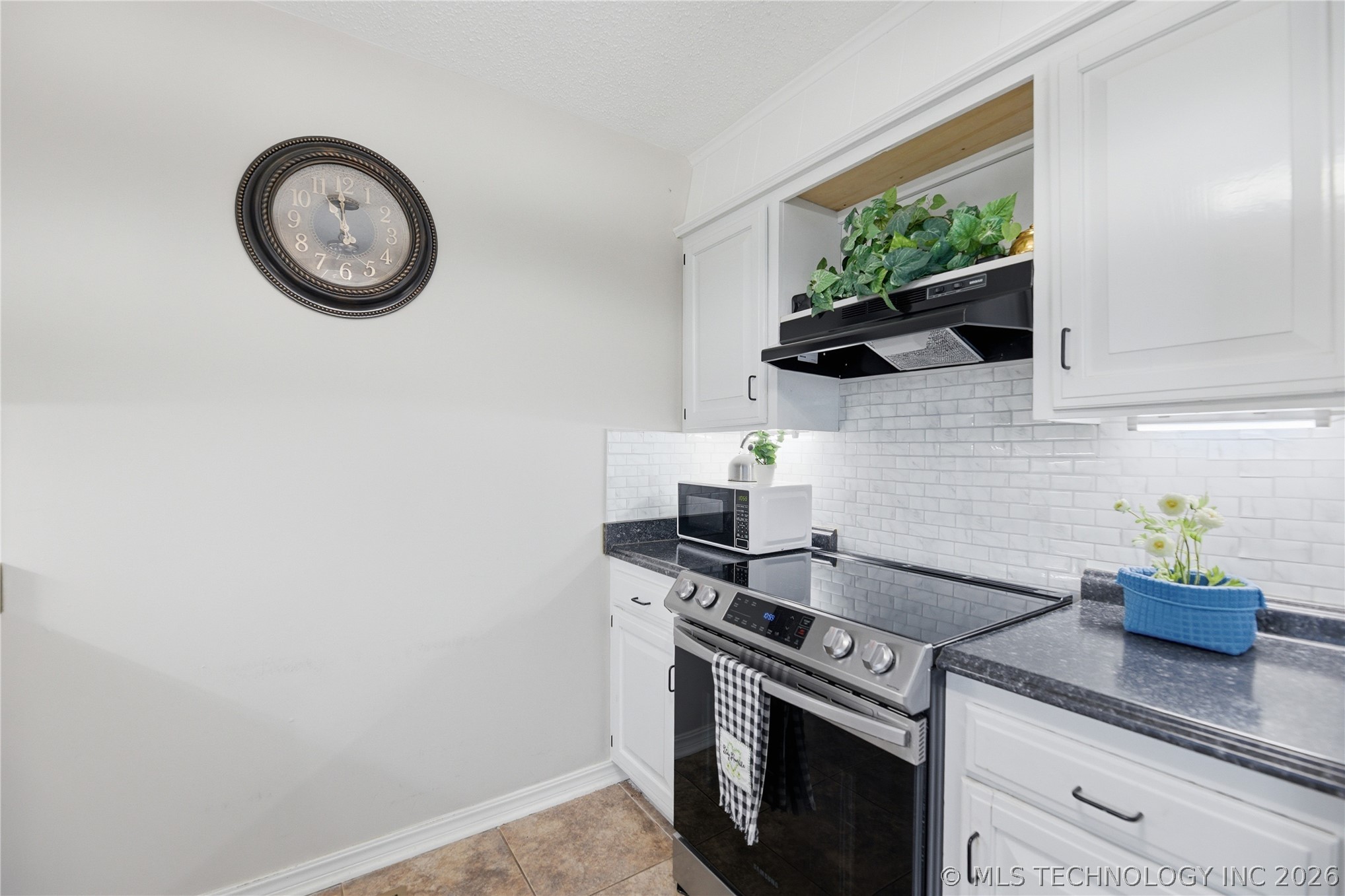 4908 Greenan Drive Property Photo 10