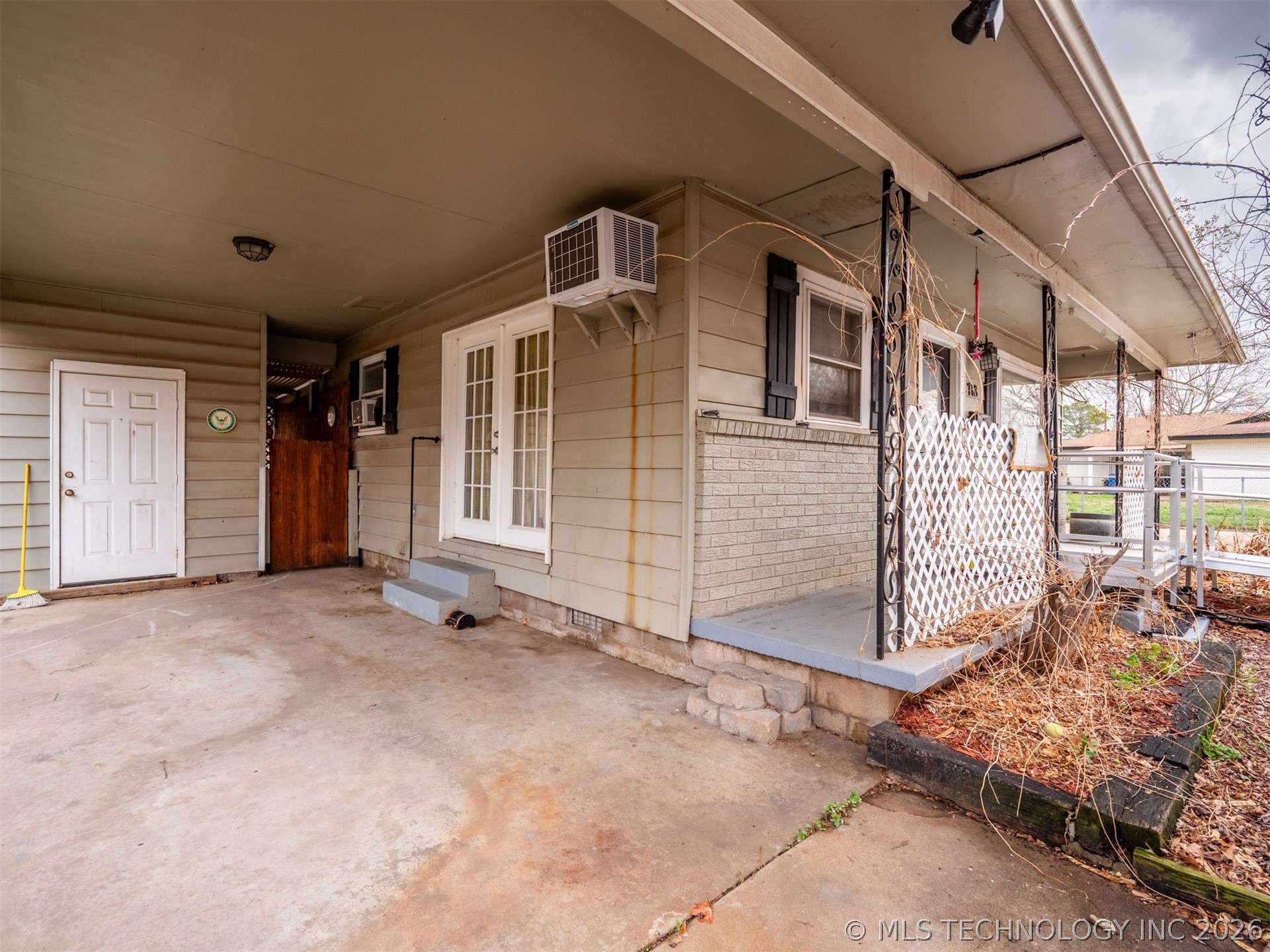 718 S 12th Property Photo 4