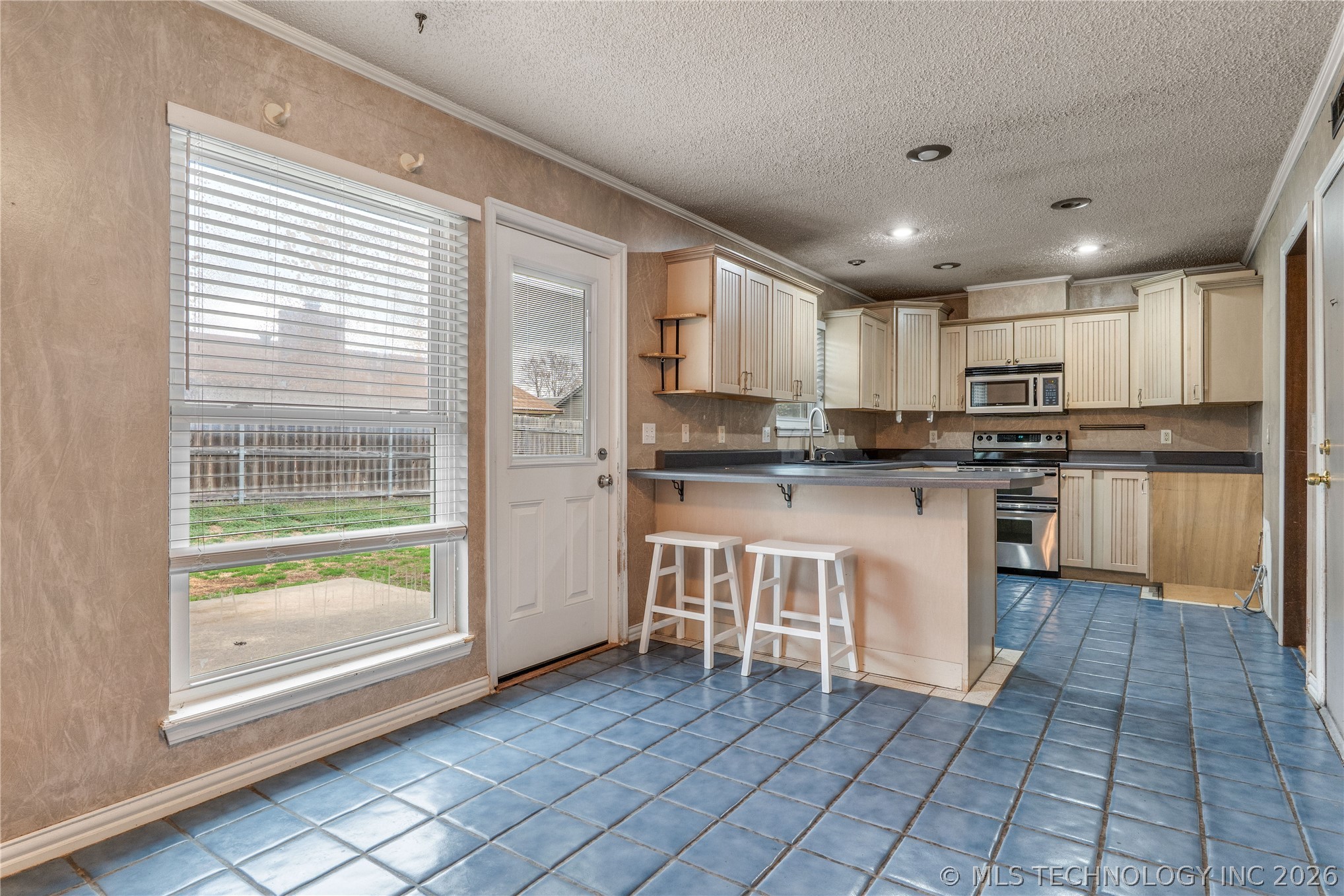 4208 W Vandalia Street Property Photo 6