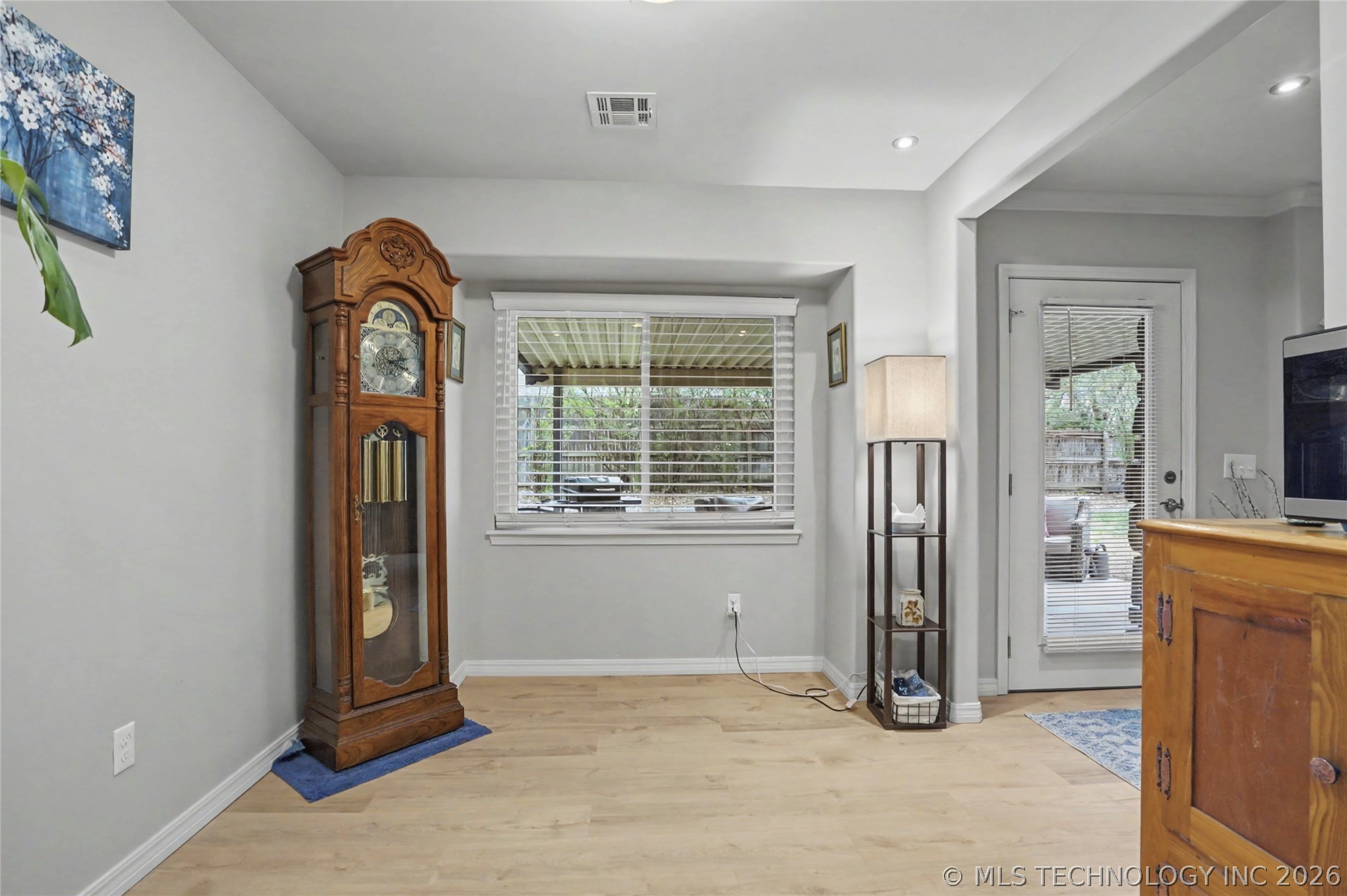 2516 W Broadway Street Property Photo 11