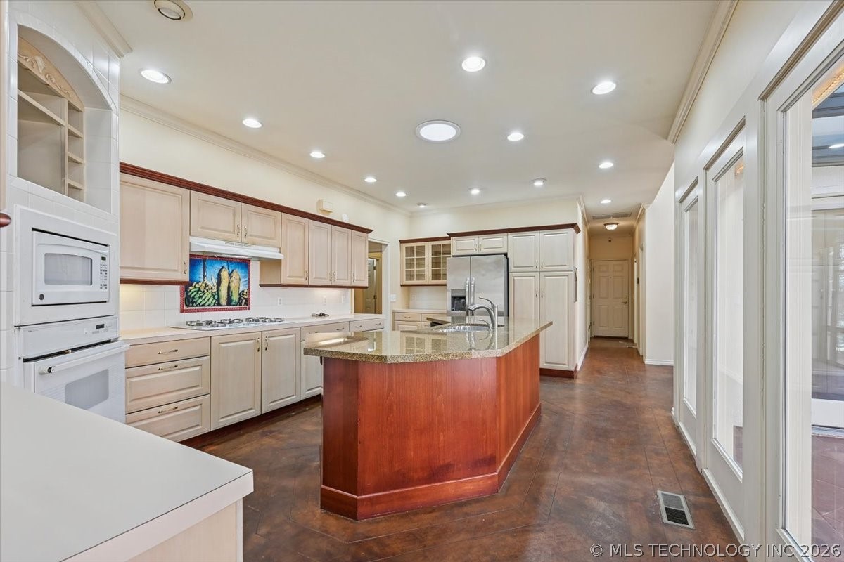 1442 S Newport Avenue Property Photo 12