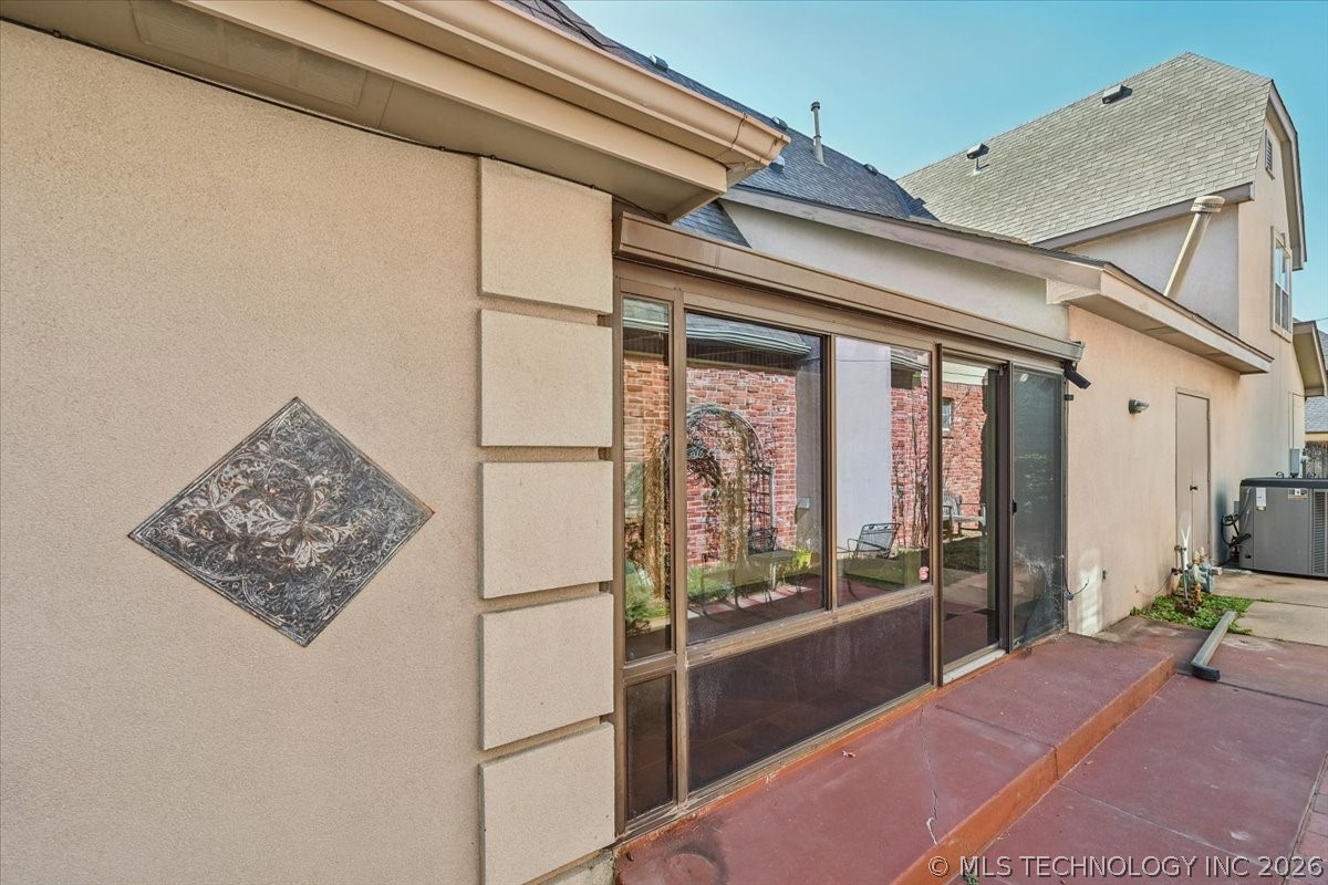 1442 S Newport Avenue Property Photo 21