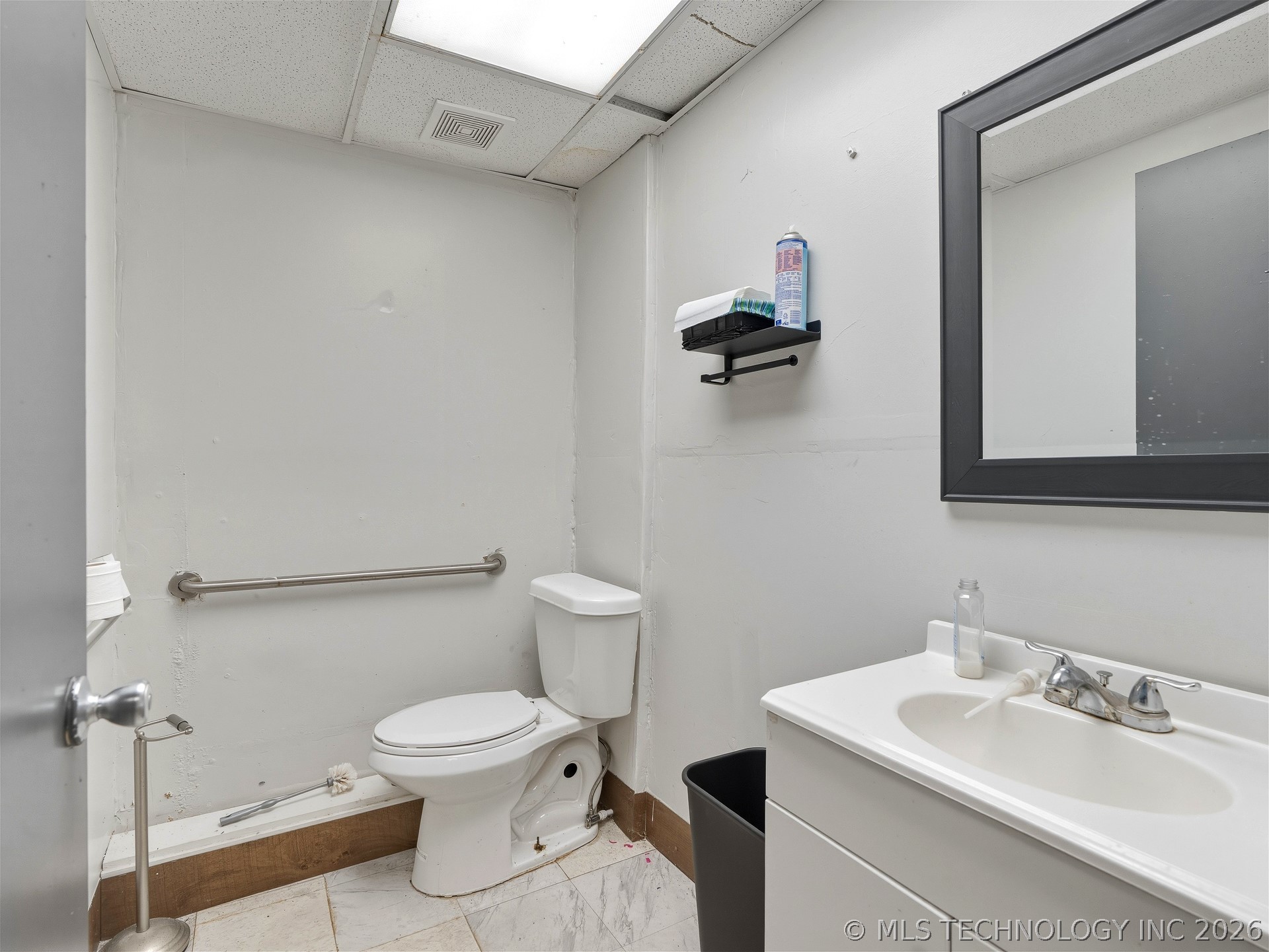 210 E Main Property Photo 55