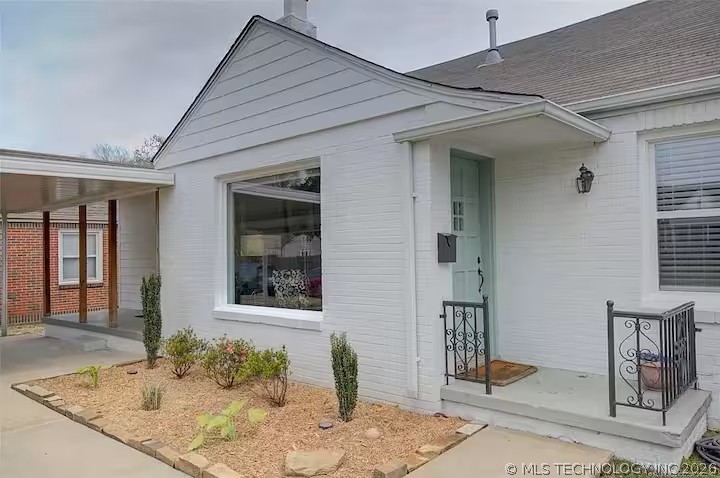 1727 S Knoxville Avenue Property Photo 1