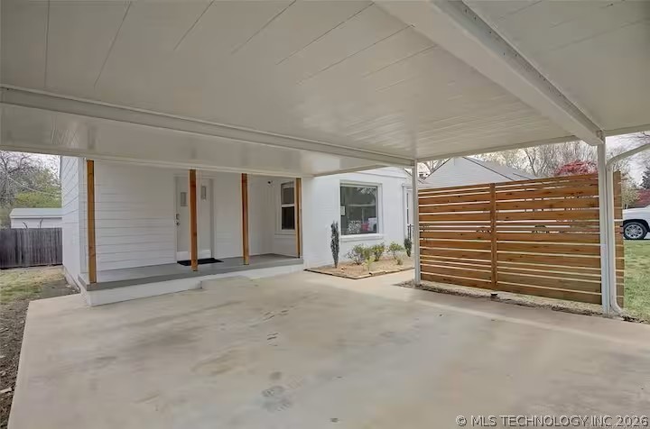 1727 S Knoxville Avenue Property Photo 3