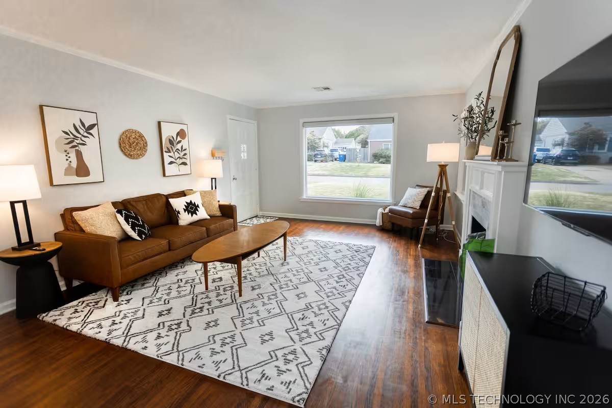 1727 S Knoxville Avenue Property Photo 4