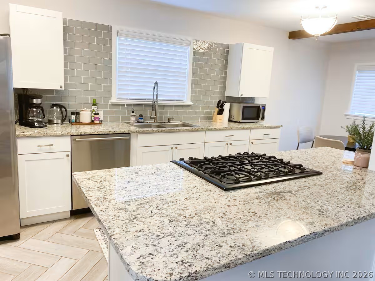 1727 S Knoxville Avenue Property Photo 11