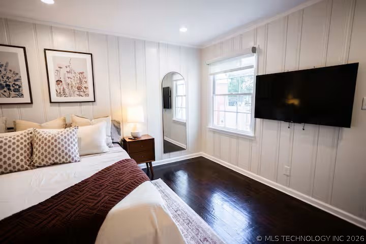 1727 S Knoxville Avenue Property Photo 22