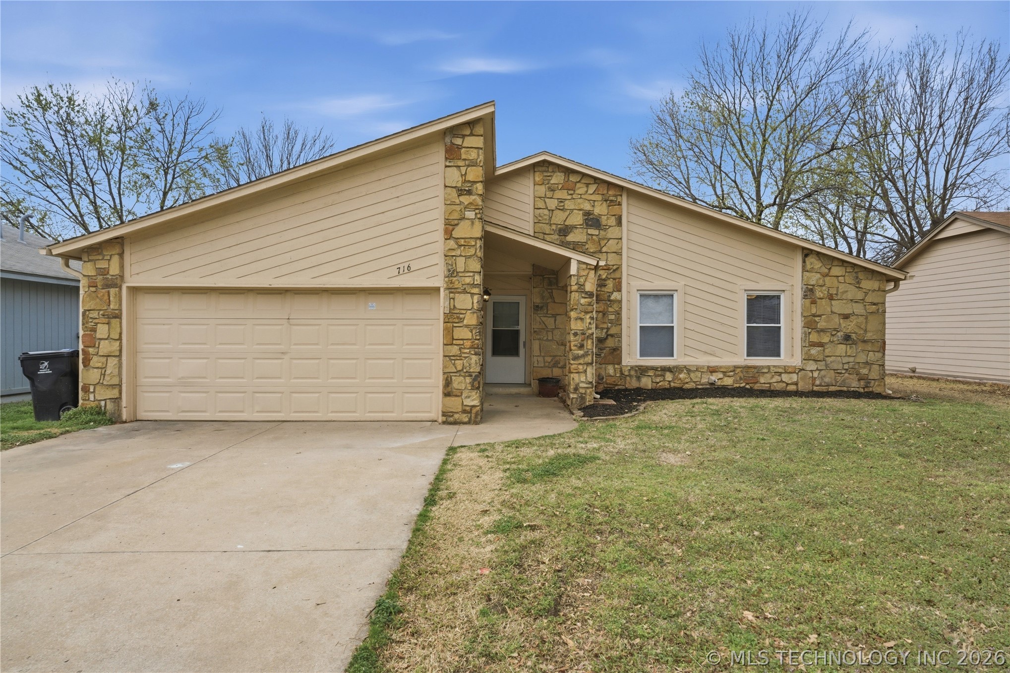 1716 N Butternut Avenue Property Photo 1