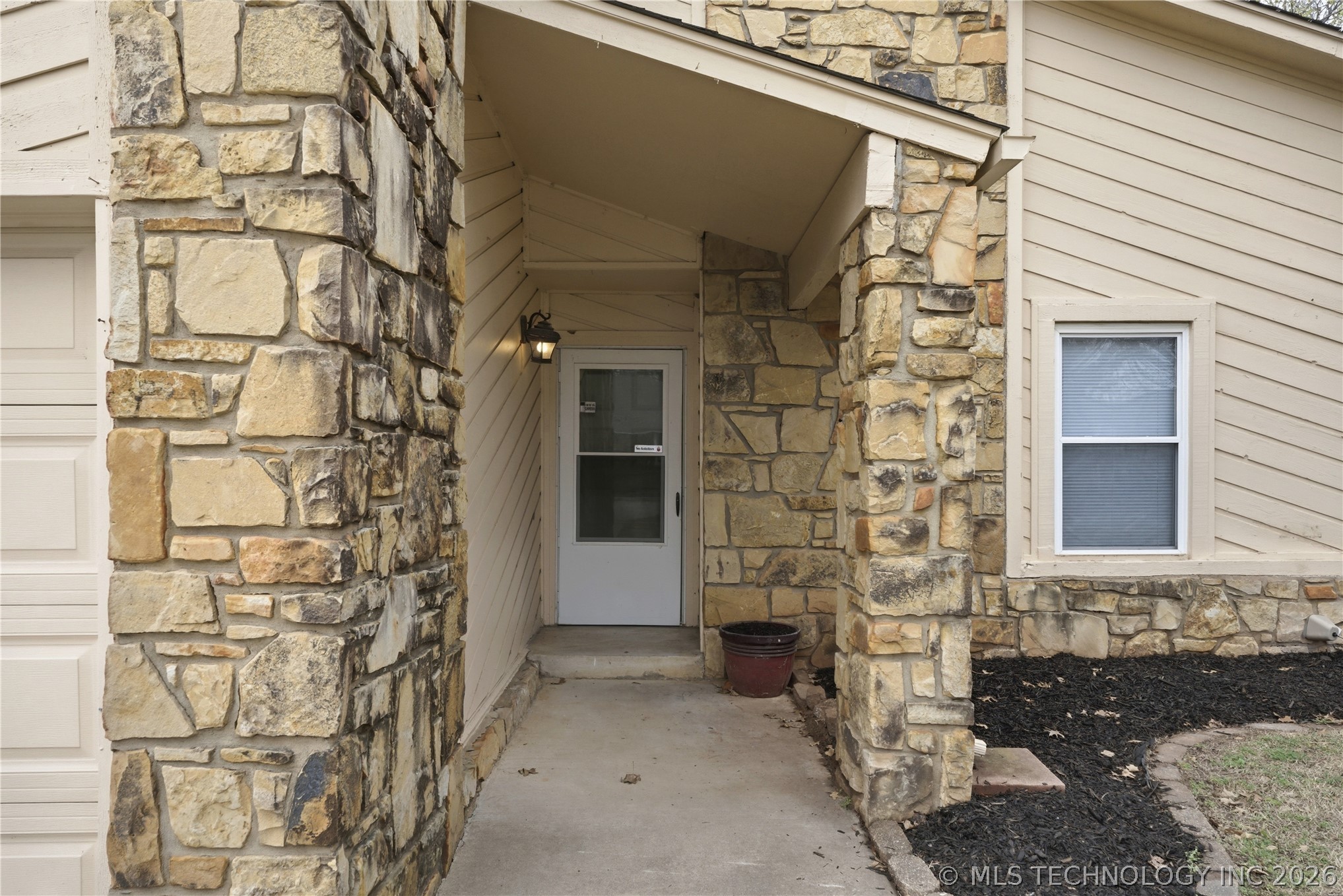 1716 N Butternut Avenue Property Photo 2