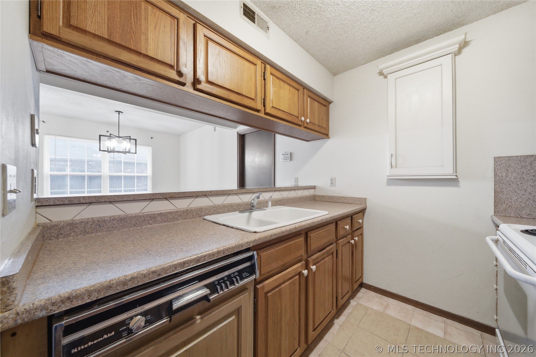 6738 S 78th East Avenue Property Photo 13