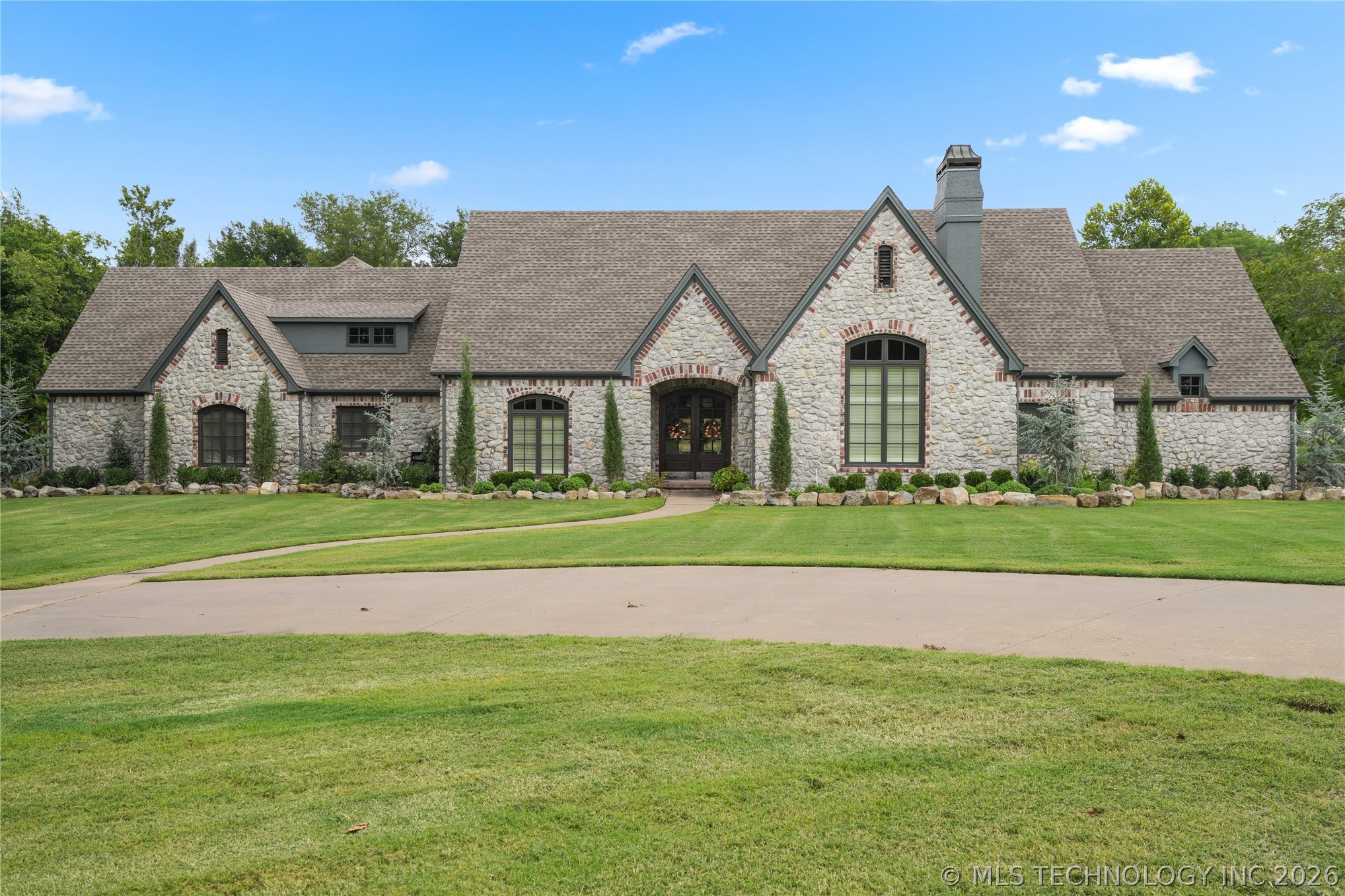 3821 Country Club Circle Property Photo 1