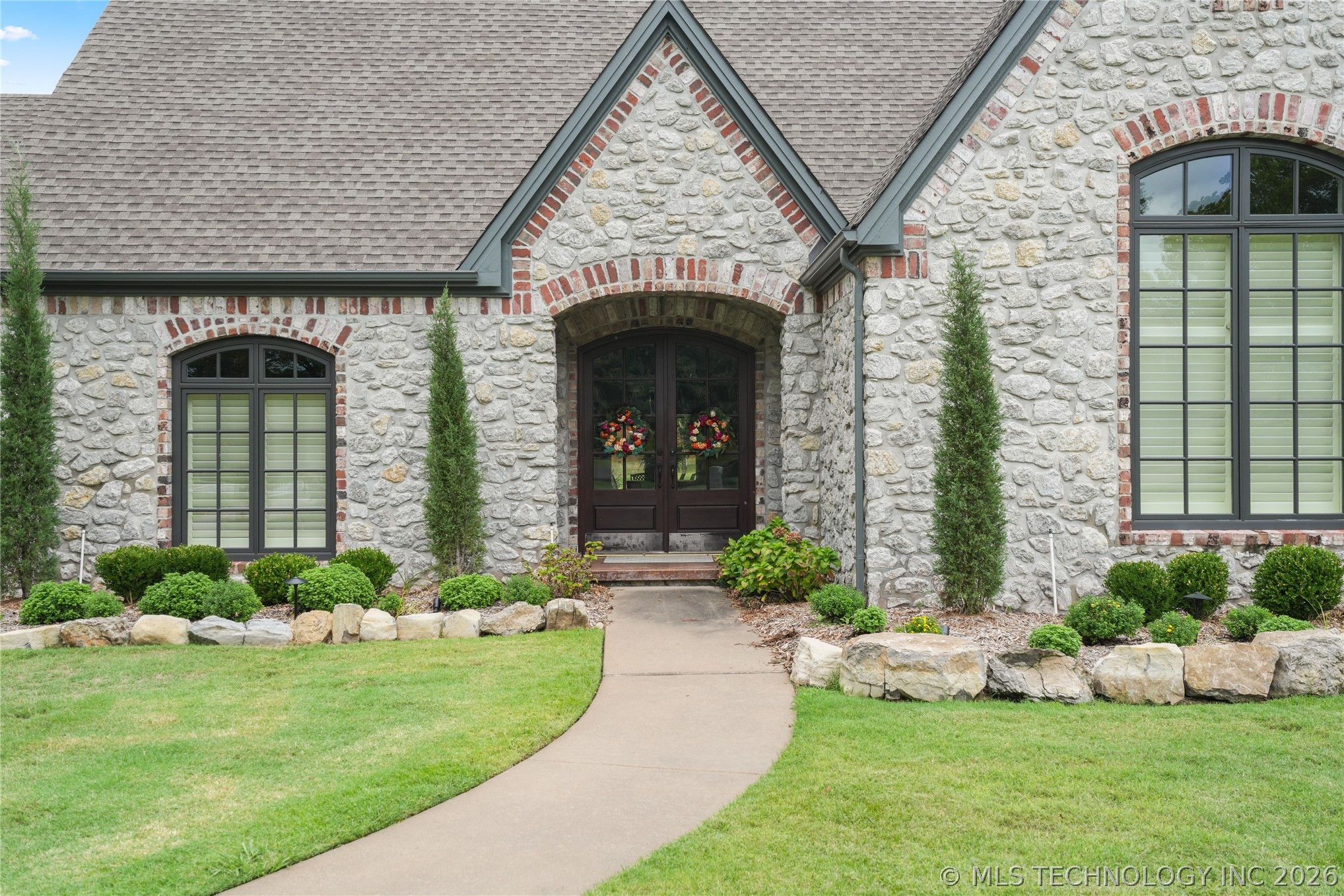 3821 Country Club Circle Property Photo 2