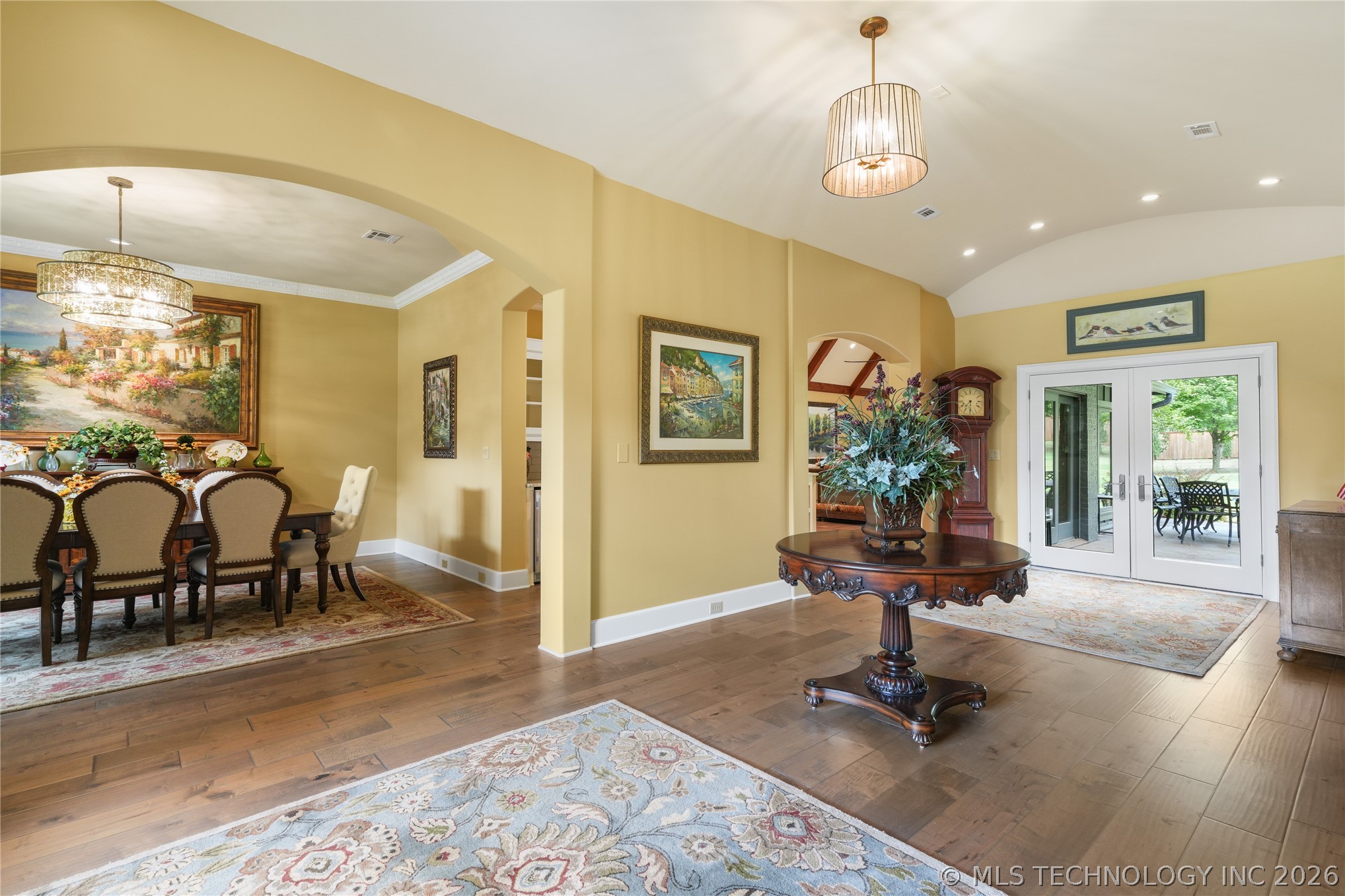 3821 Country Club Circle Property Photo 5