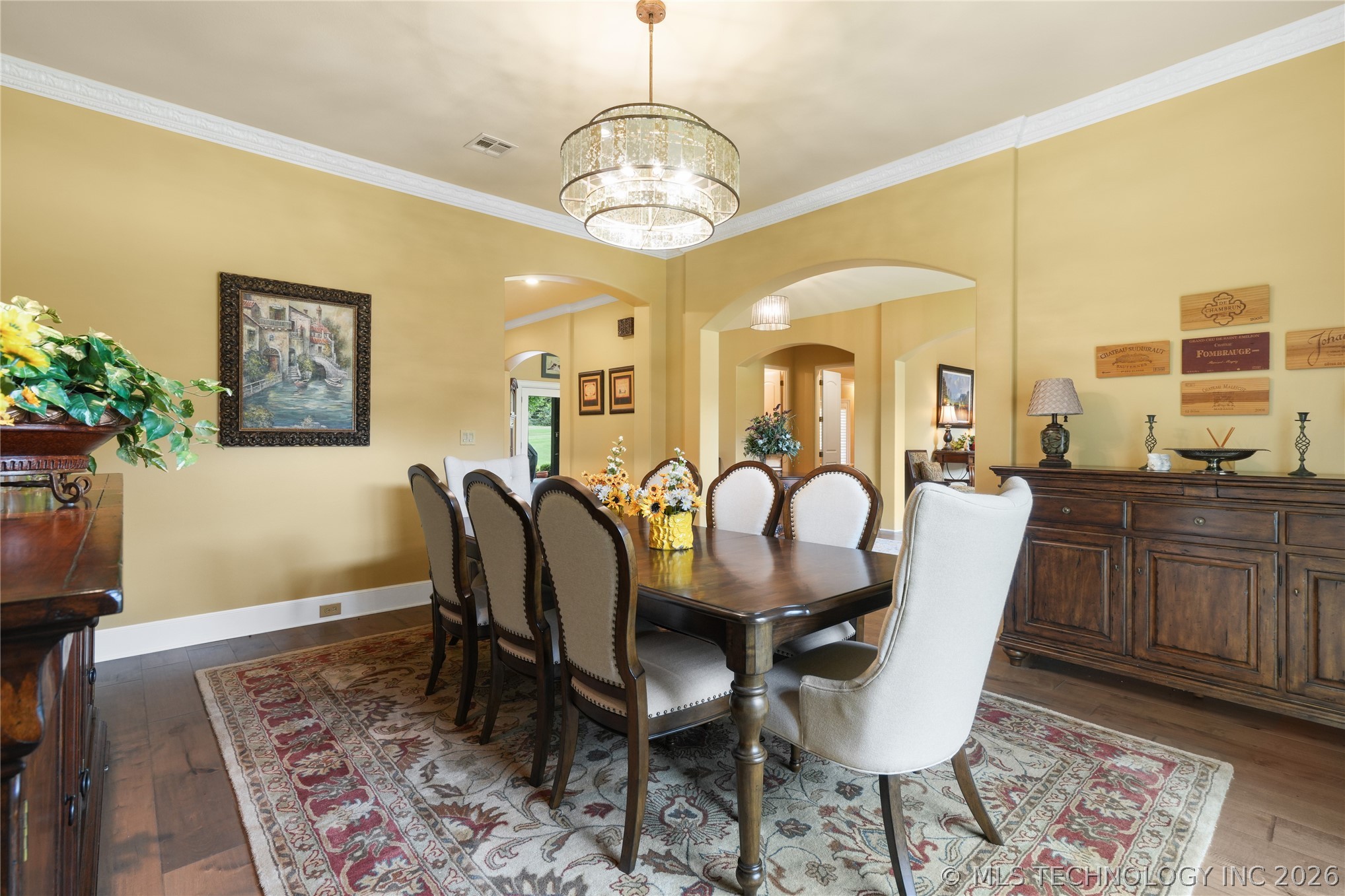 3821 Country Club Circle Property Photo 7