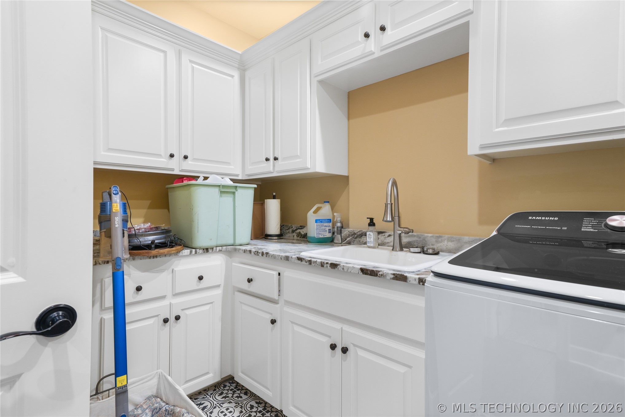 3821 Country Club Circle Property Photo 44