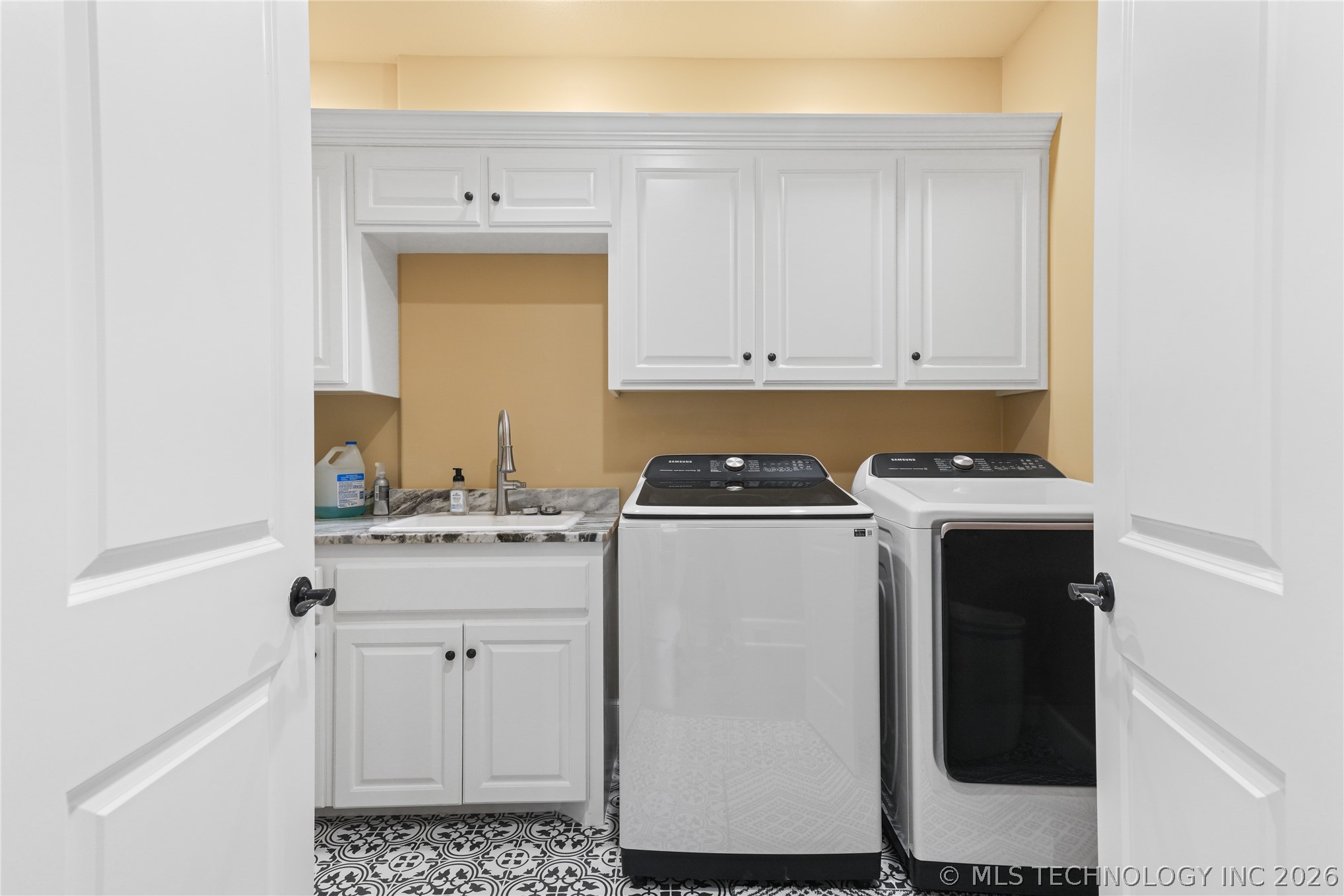3821 Country Club Circle Property Photo 45