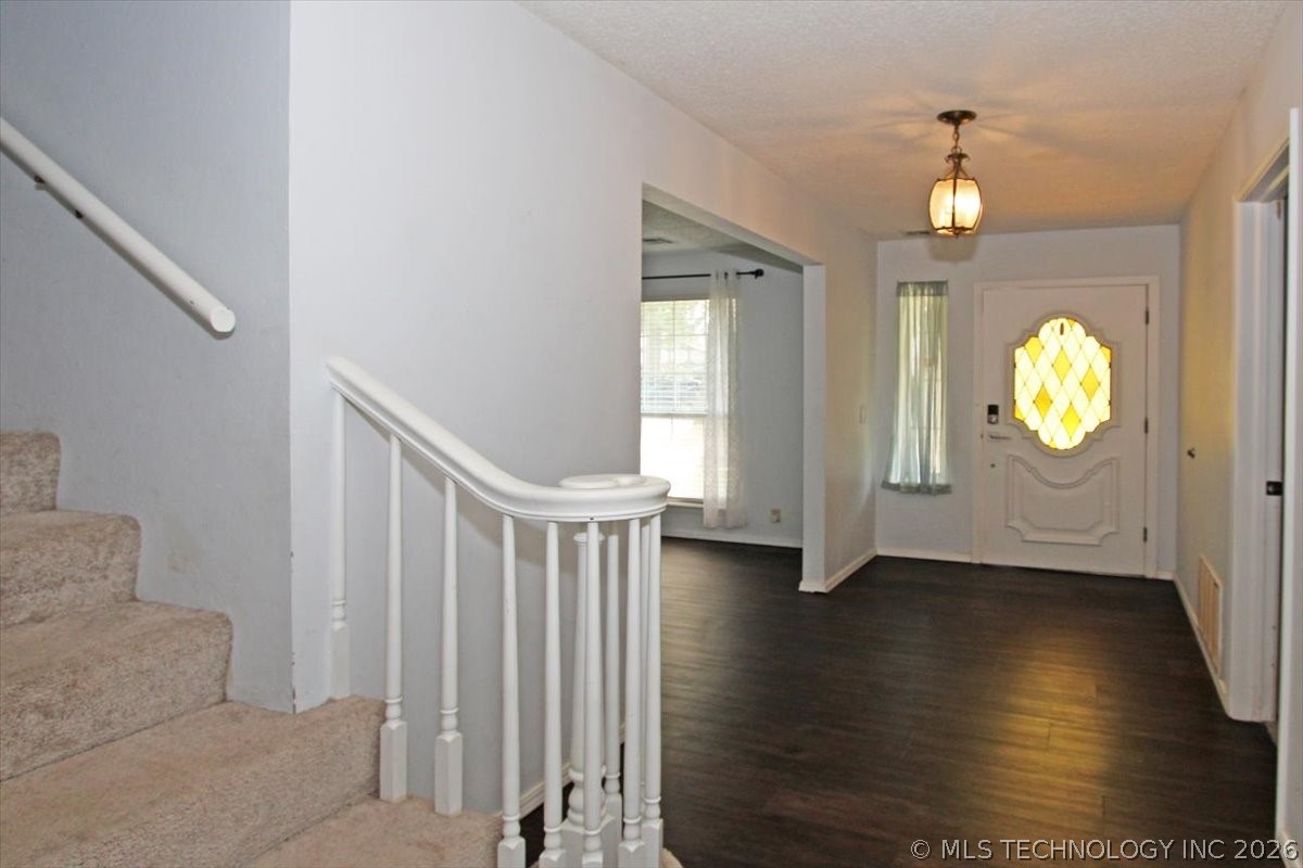 2408 Chapel Hill Court Property Photo 4