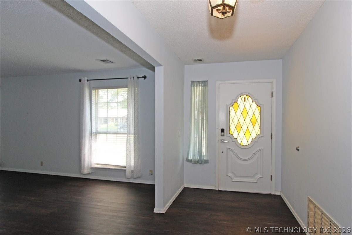 2408 Chapel Hill Court Property Photo 5