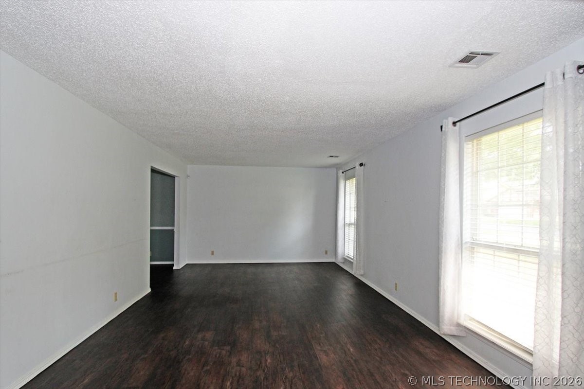 2408 Chapel Hill Court Property Photo 6