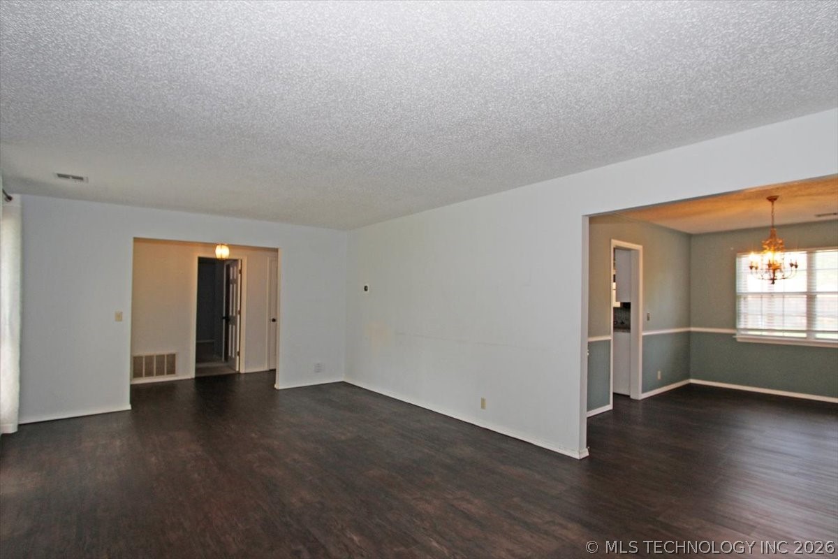 2408 Chapel Hill Court Property Photo 8