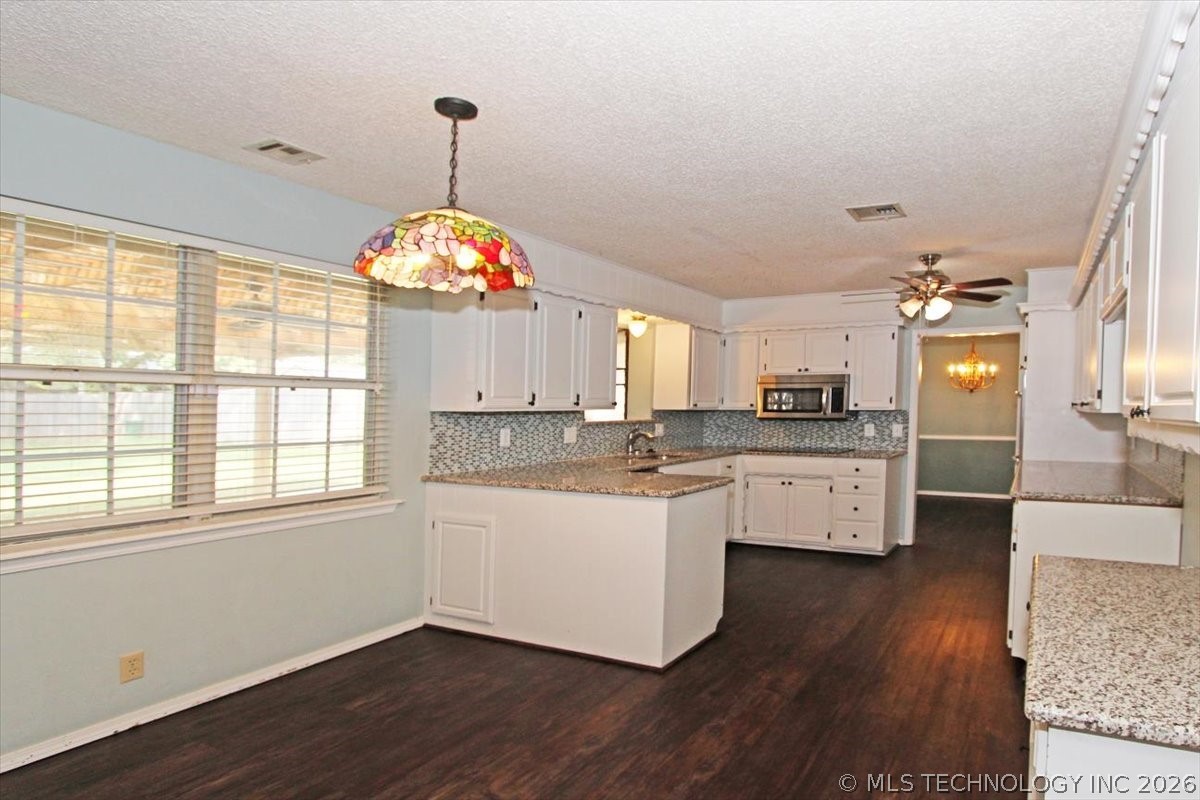 2408 Chapel Hill Court Property Photo 9