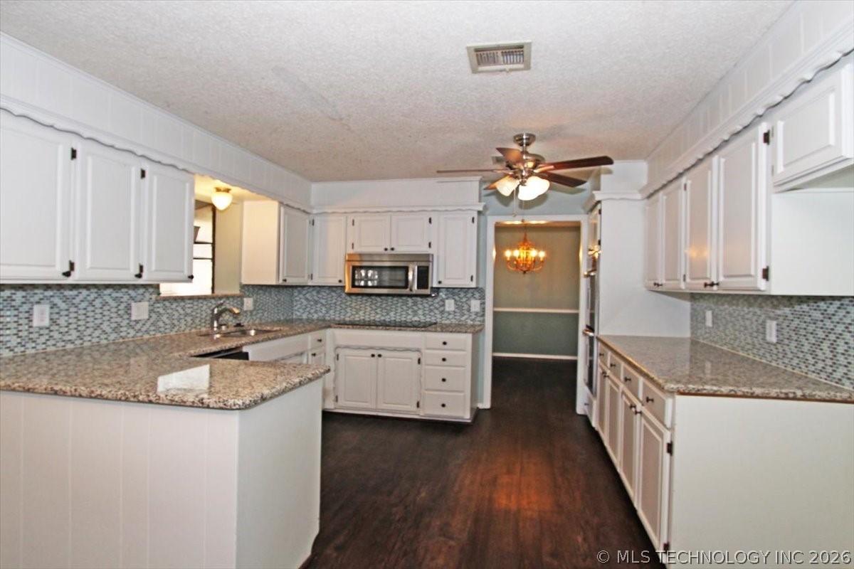 2408 Chapel Hill Court Property Photo 12