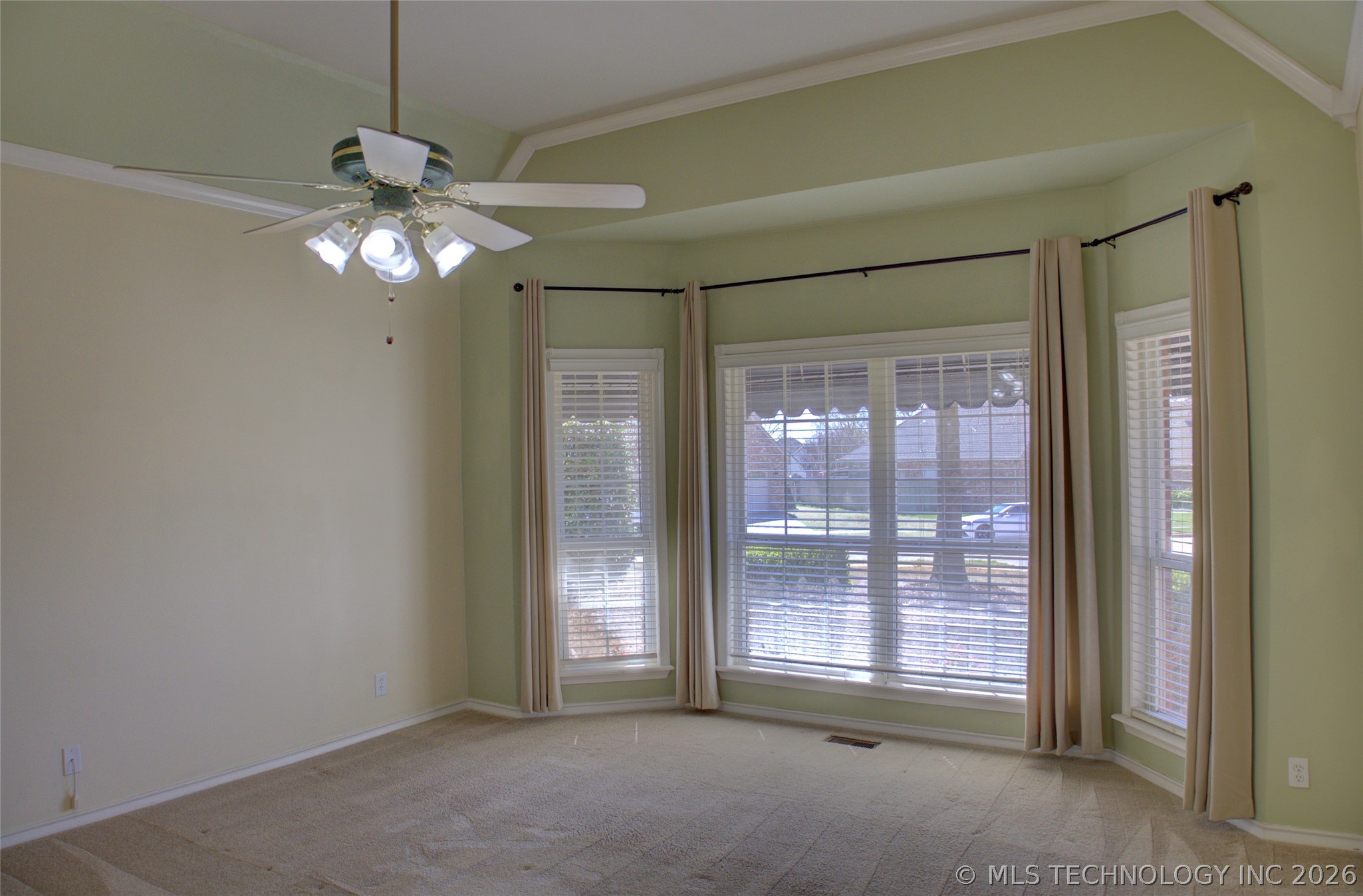 10305 E 90th Street North Property Photo 37