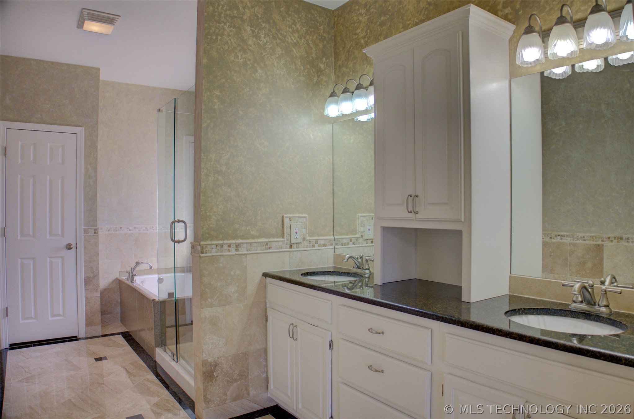 10305 E 90th Street North Property Photo 41