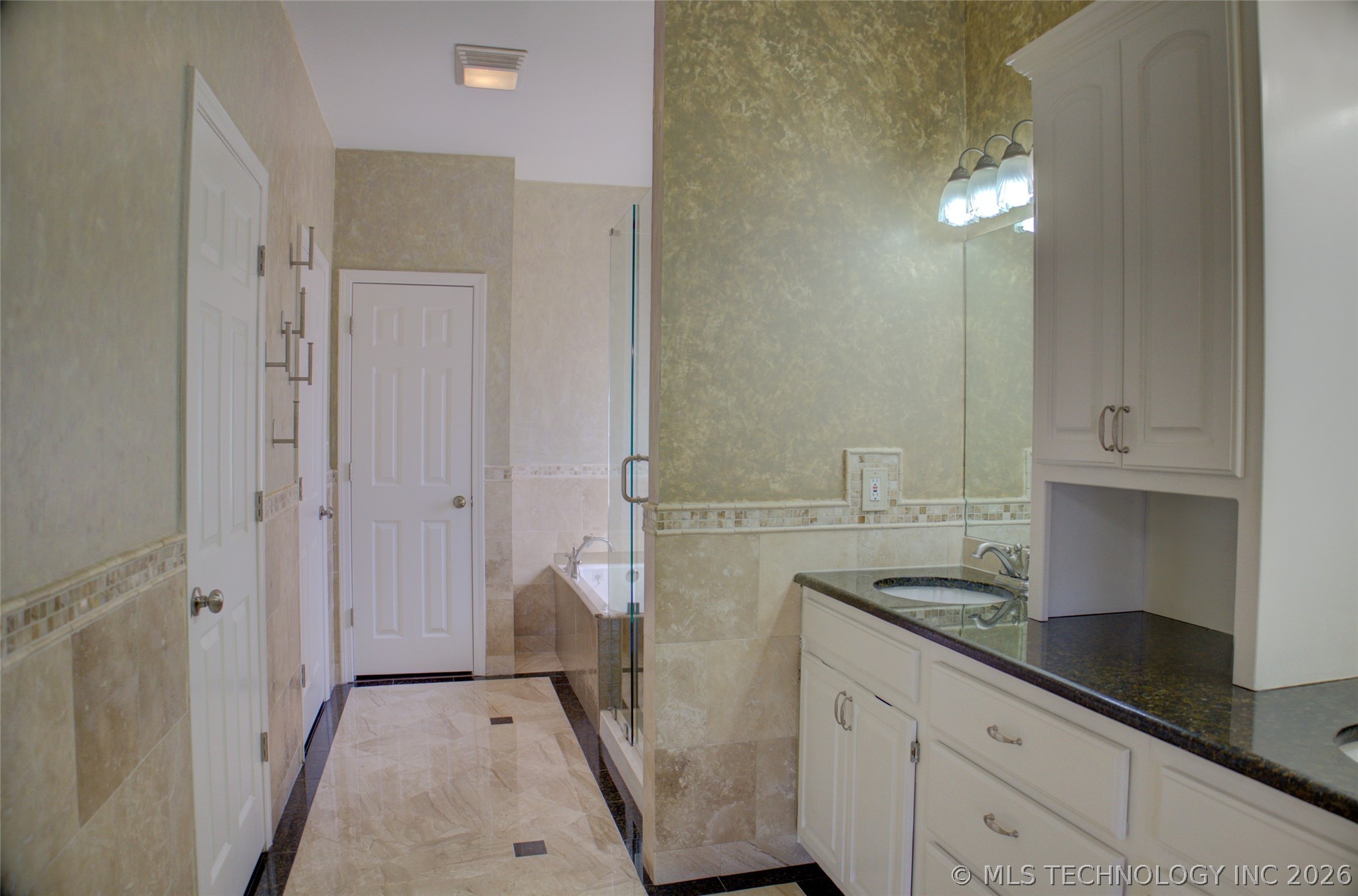 10305 E 90th Street North Property Photo 42