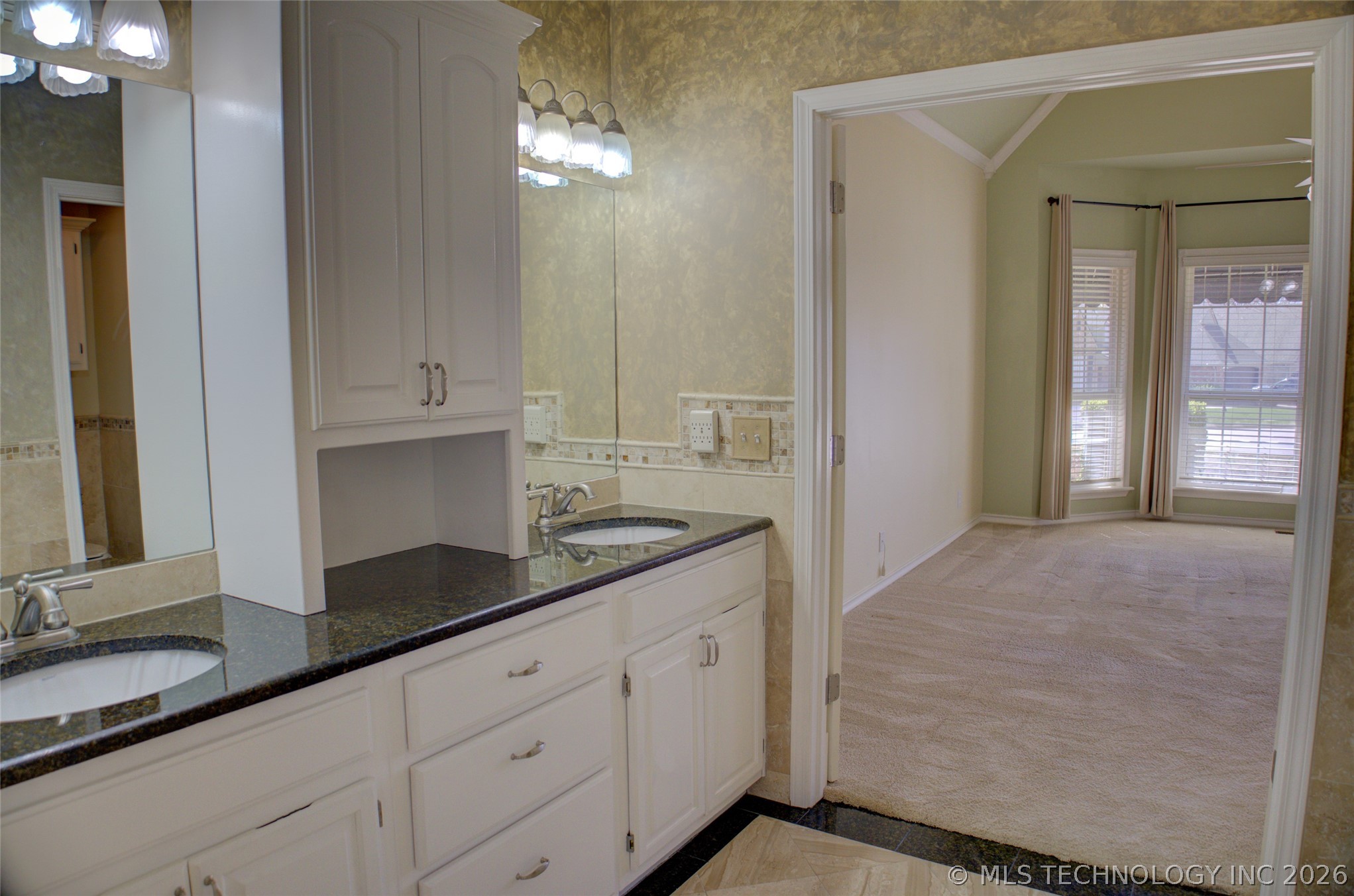 10305 E 90th Street North Property Photo 43