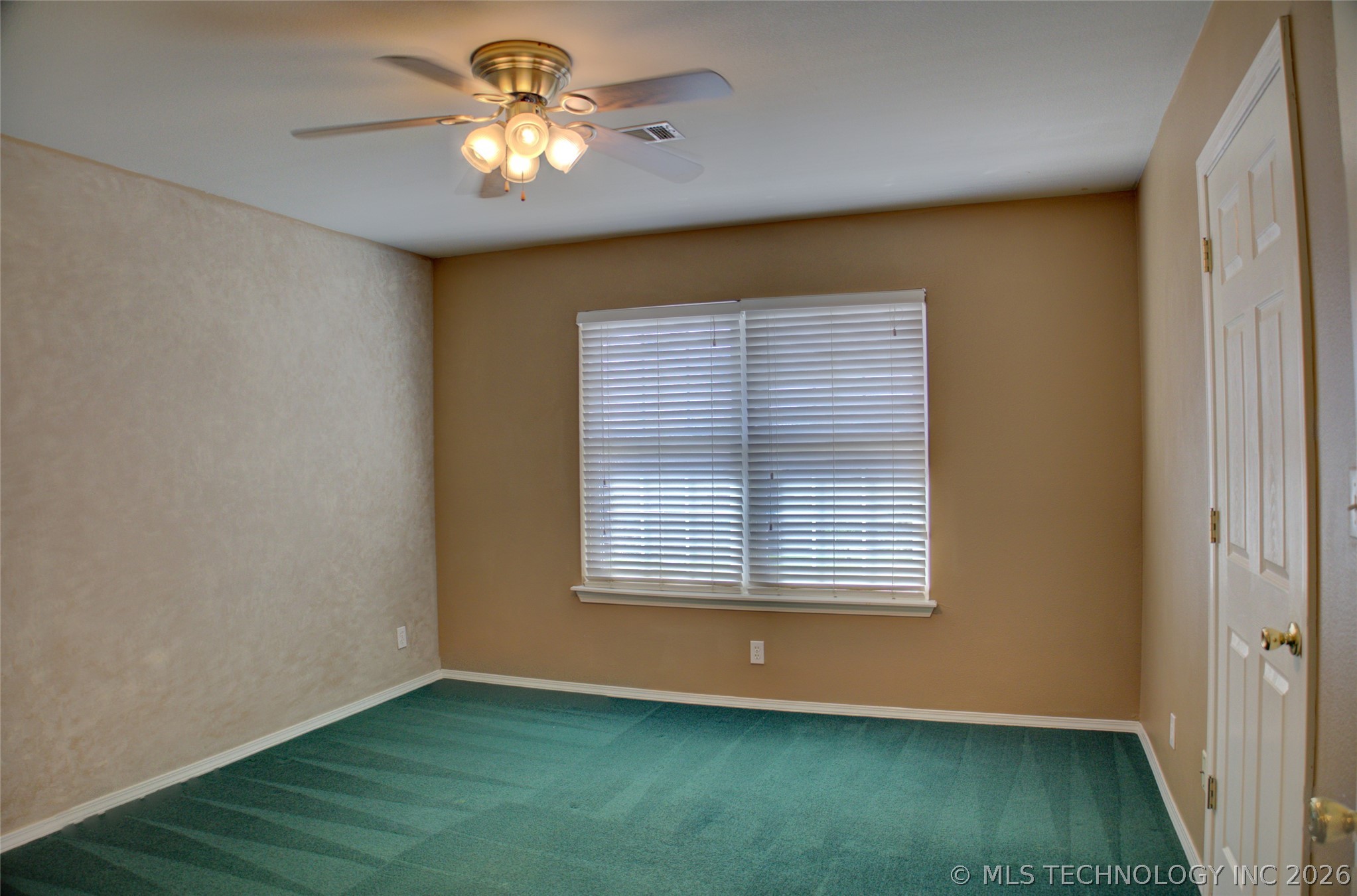 10305 E 90th Street North Property Photo 53