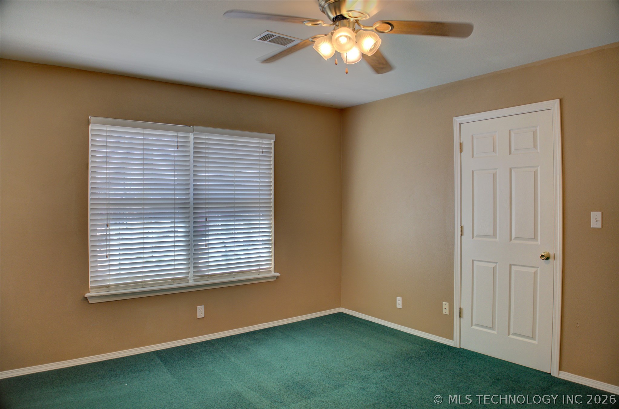 10305 E 90th Street North Property Photo 54