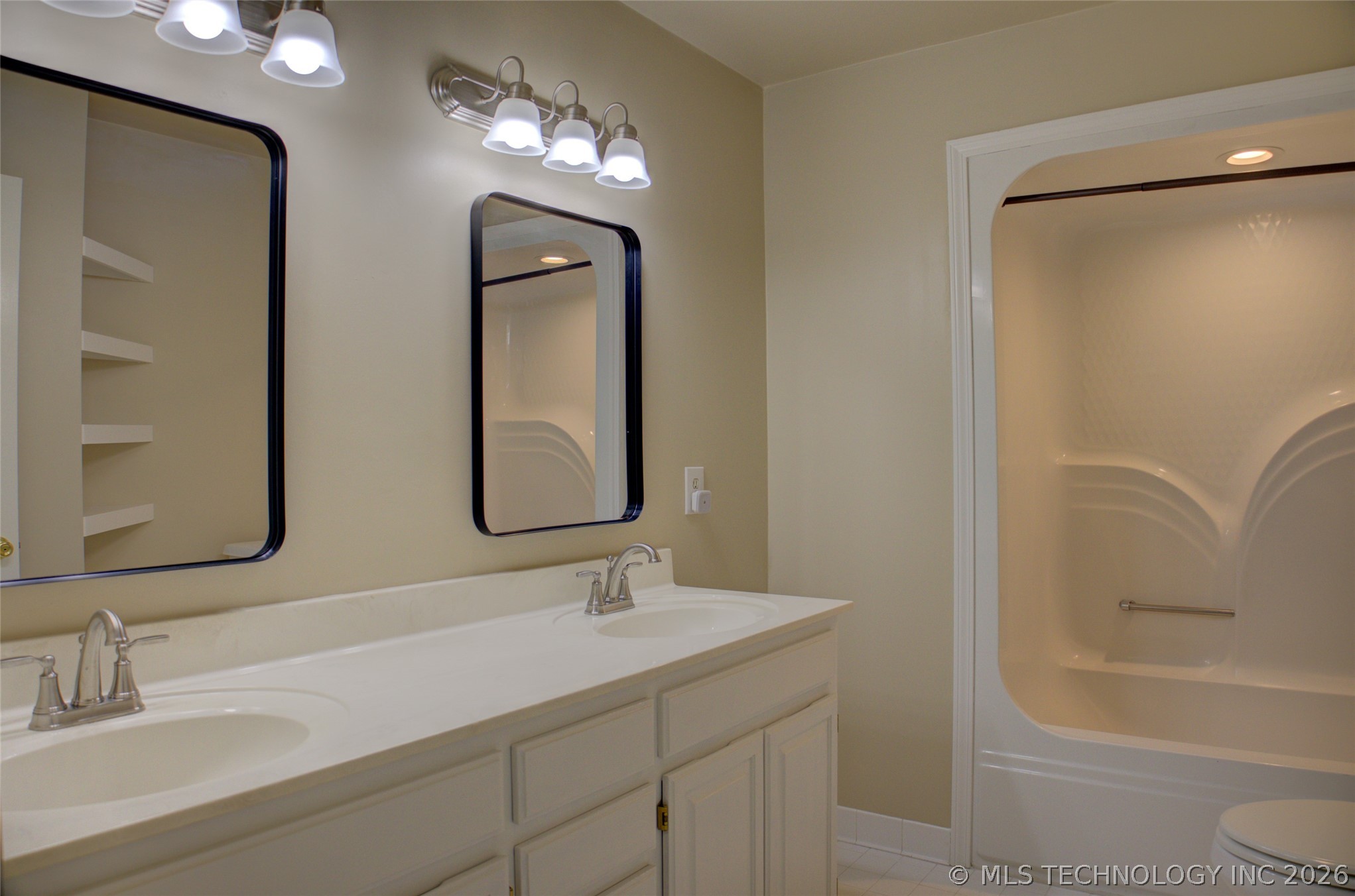 10305 E 90th Street North Property Photo 63