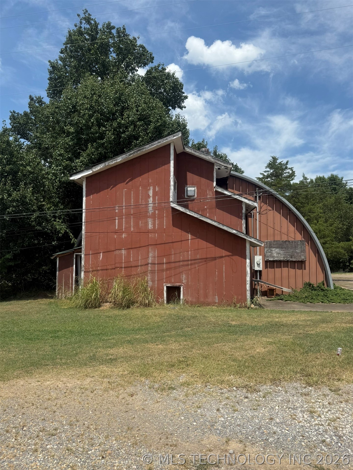 912 W Cedar Street Property Photo 4