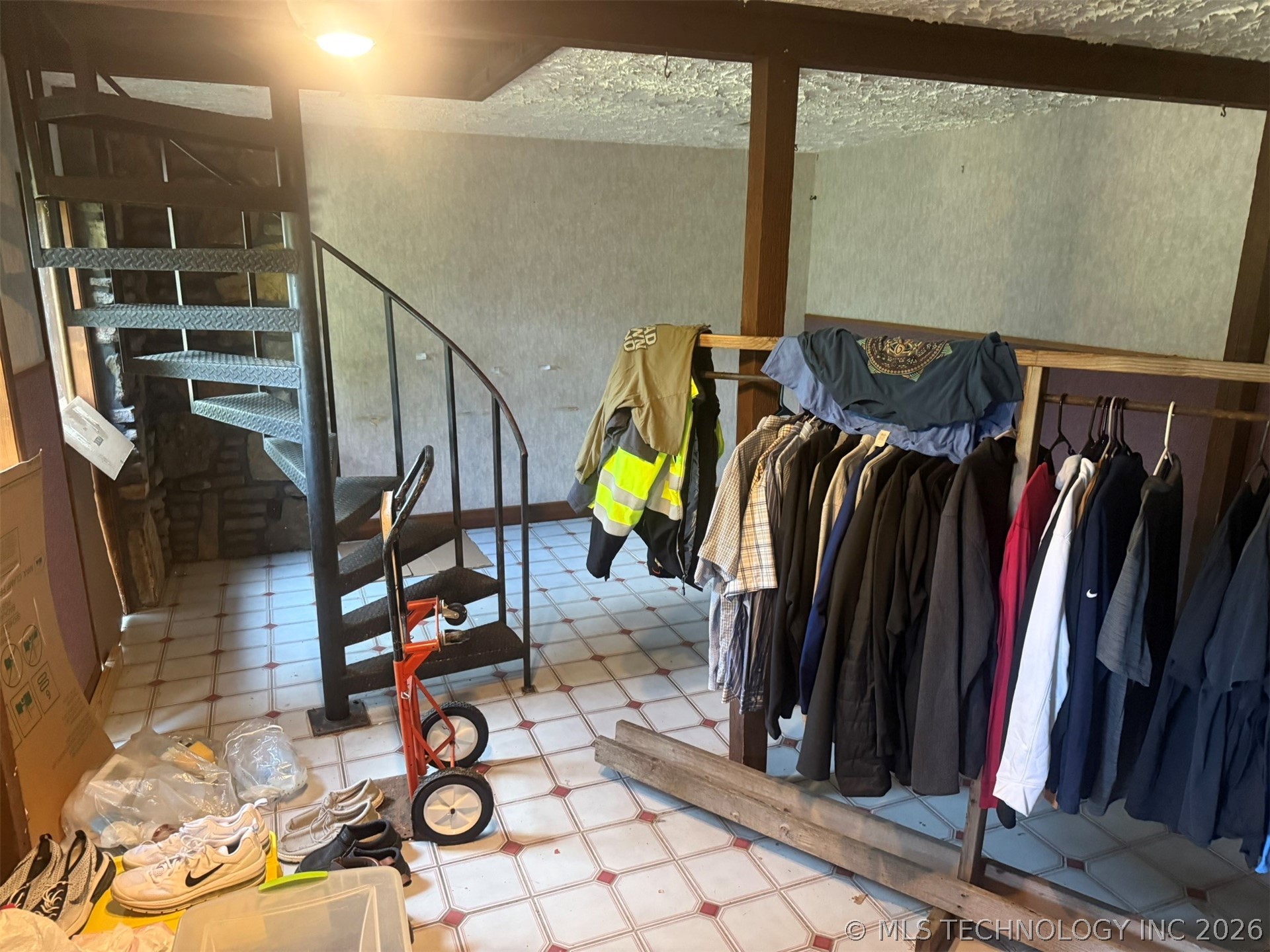 912 W Cedar Street Property Photo 10